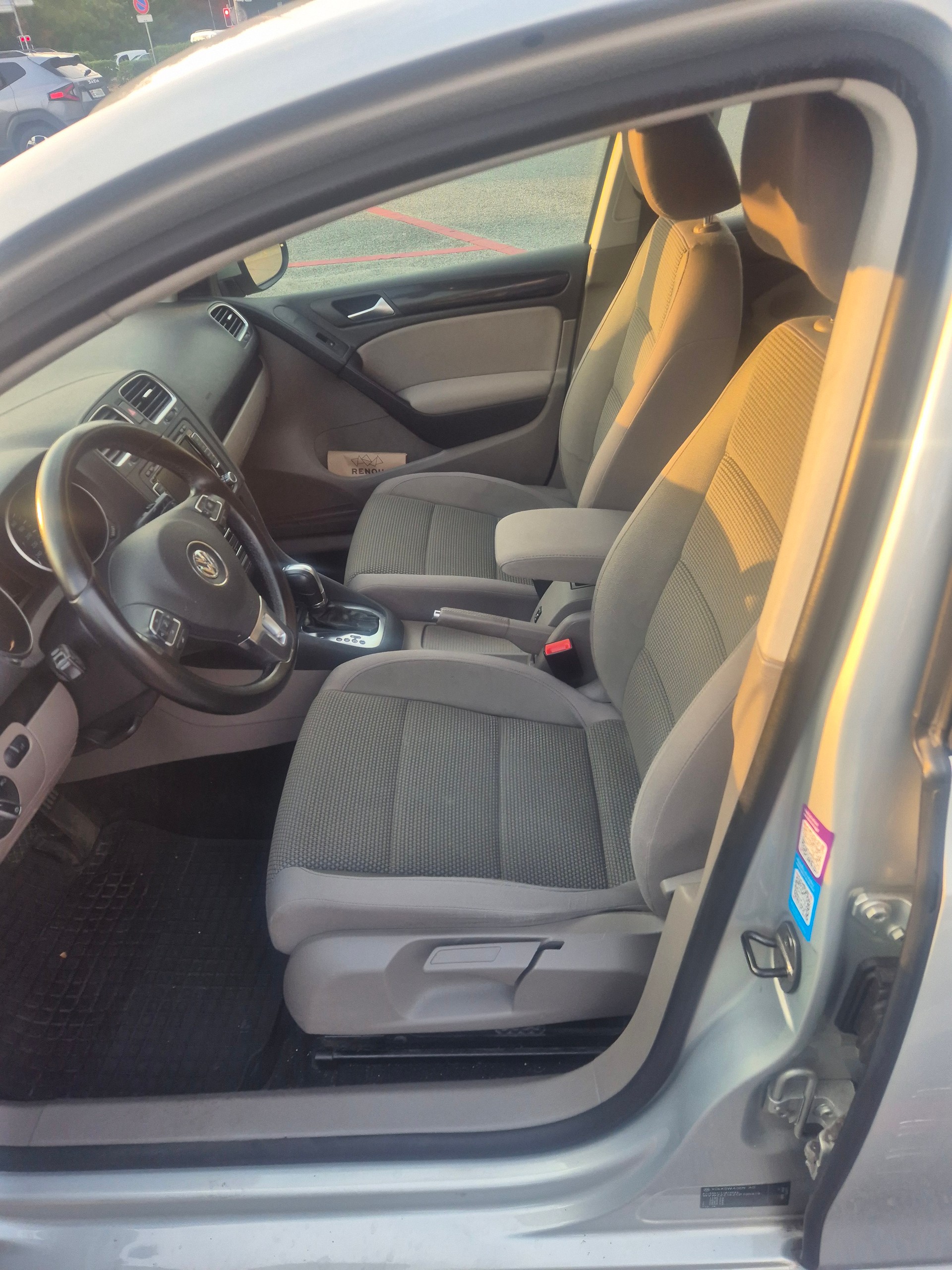 VW Golf 1.2 TSI BlueMotion Technology Team DSG-image-2