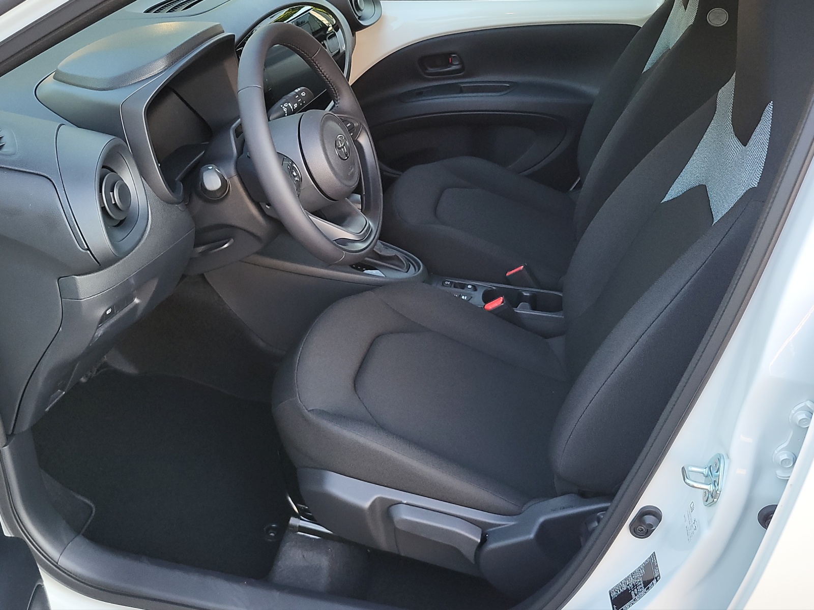 TOYOTA Aygo X 1.5 VVT-i HSD Comfort-image-12