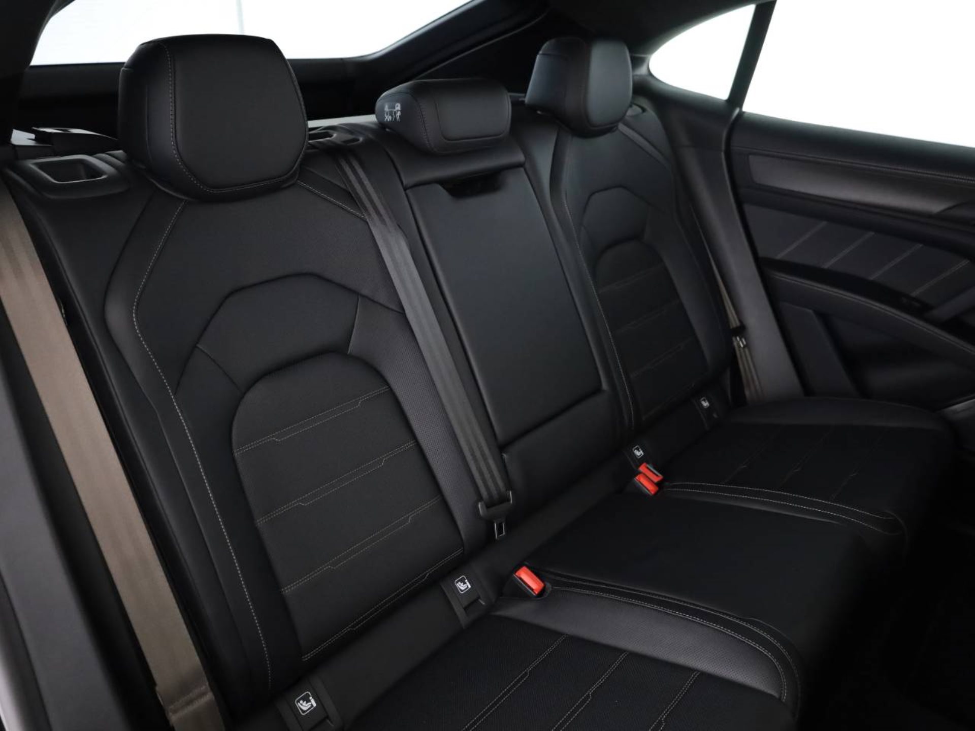 PORSCHE Cayenne Turbo Coupé Electric-image-18