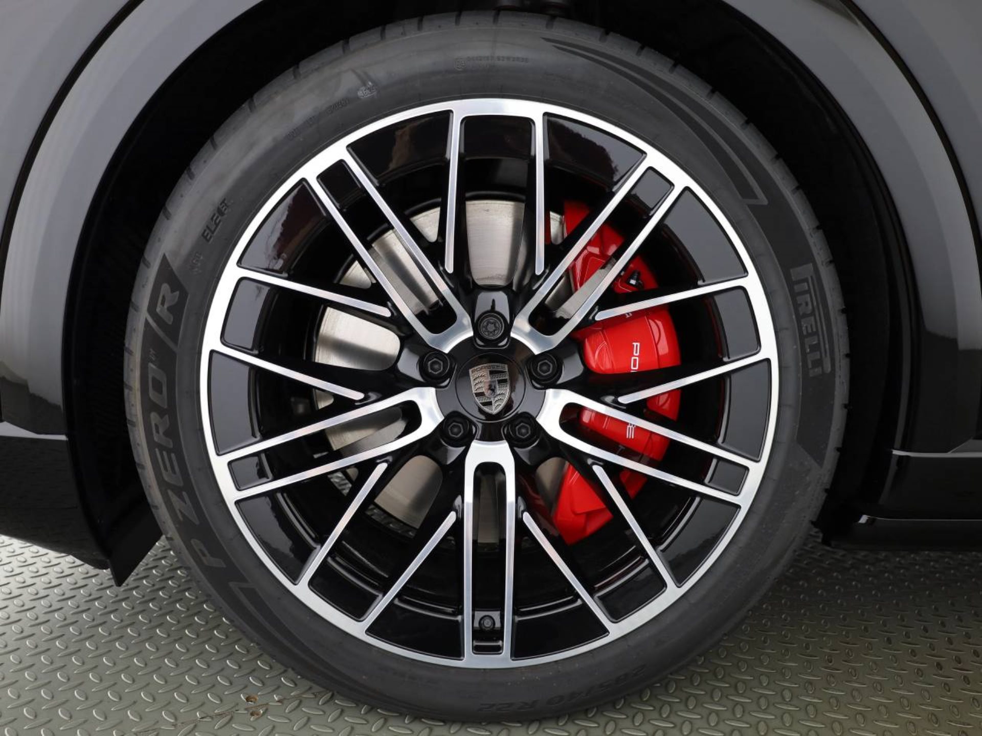PORSCHE Cayenne Turbo Coupé Electric-image-8