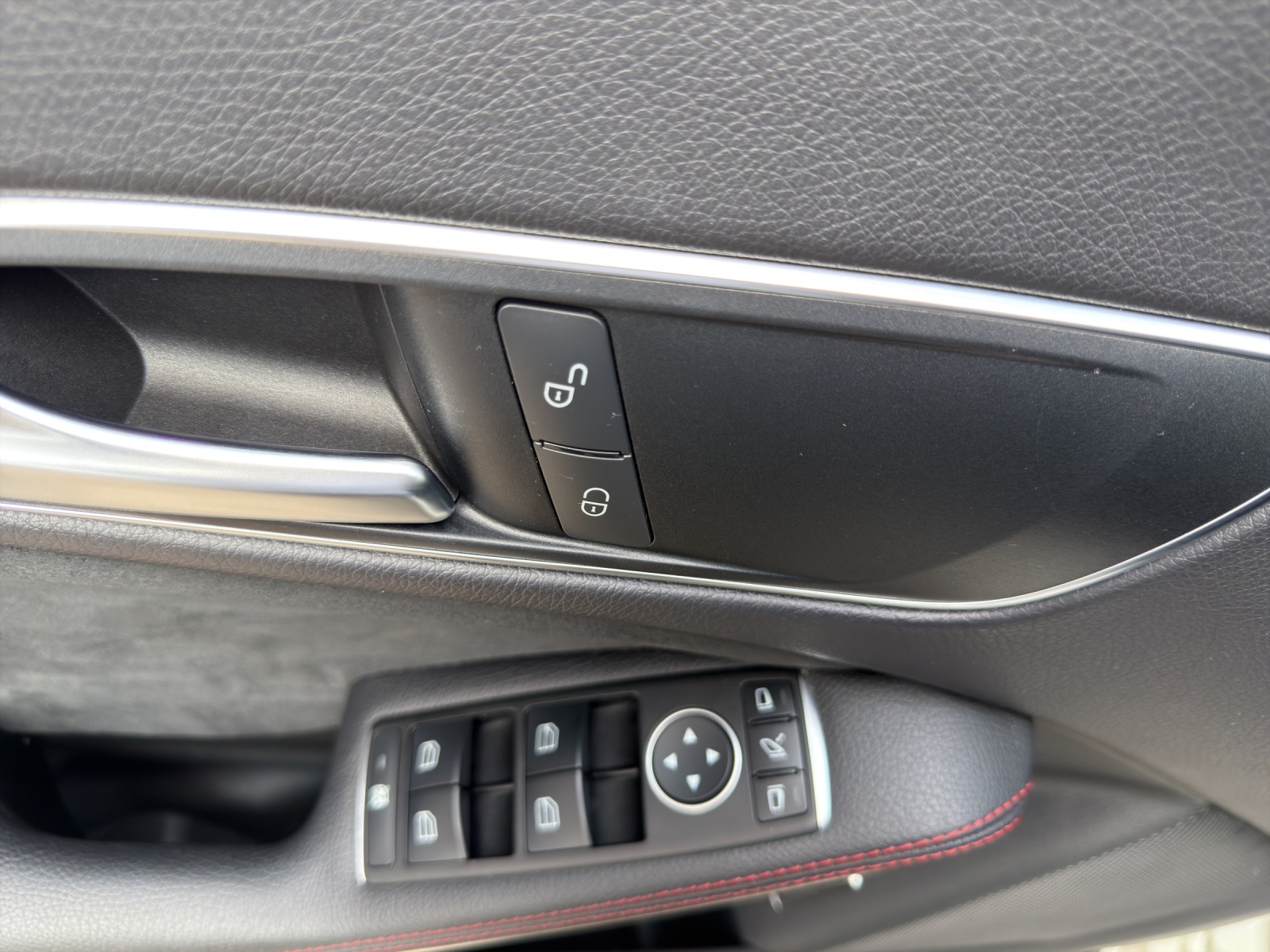 MERCEDES-BENZ CLA Shooting Brake 200 CDI AMG Line 4Matic 7G-DCT-image-9
