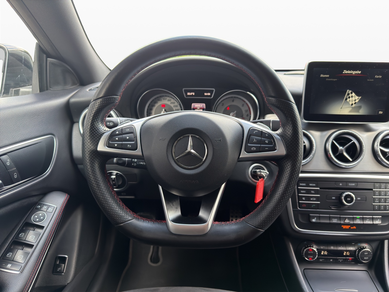 MERCEDES-BENZ CLA Shooting Brake 200 CDI AMG Line 4Matic 7G-DCT-image-10