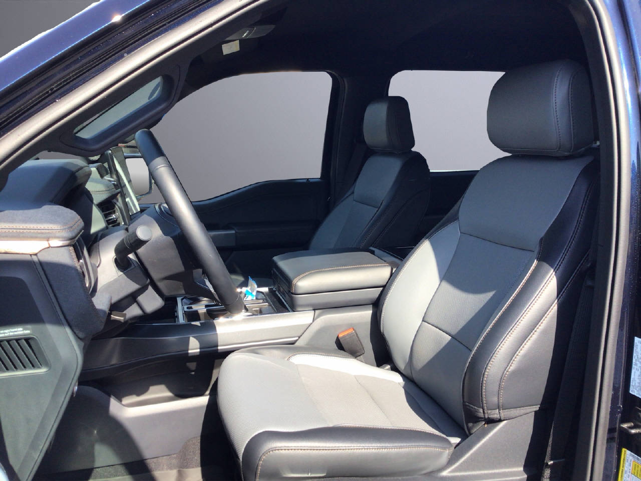 FORD F-150 Lightning DKab.Pick-up 98 kWh Lariat Launch Edition 4x4-showroom-element-3