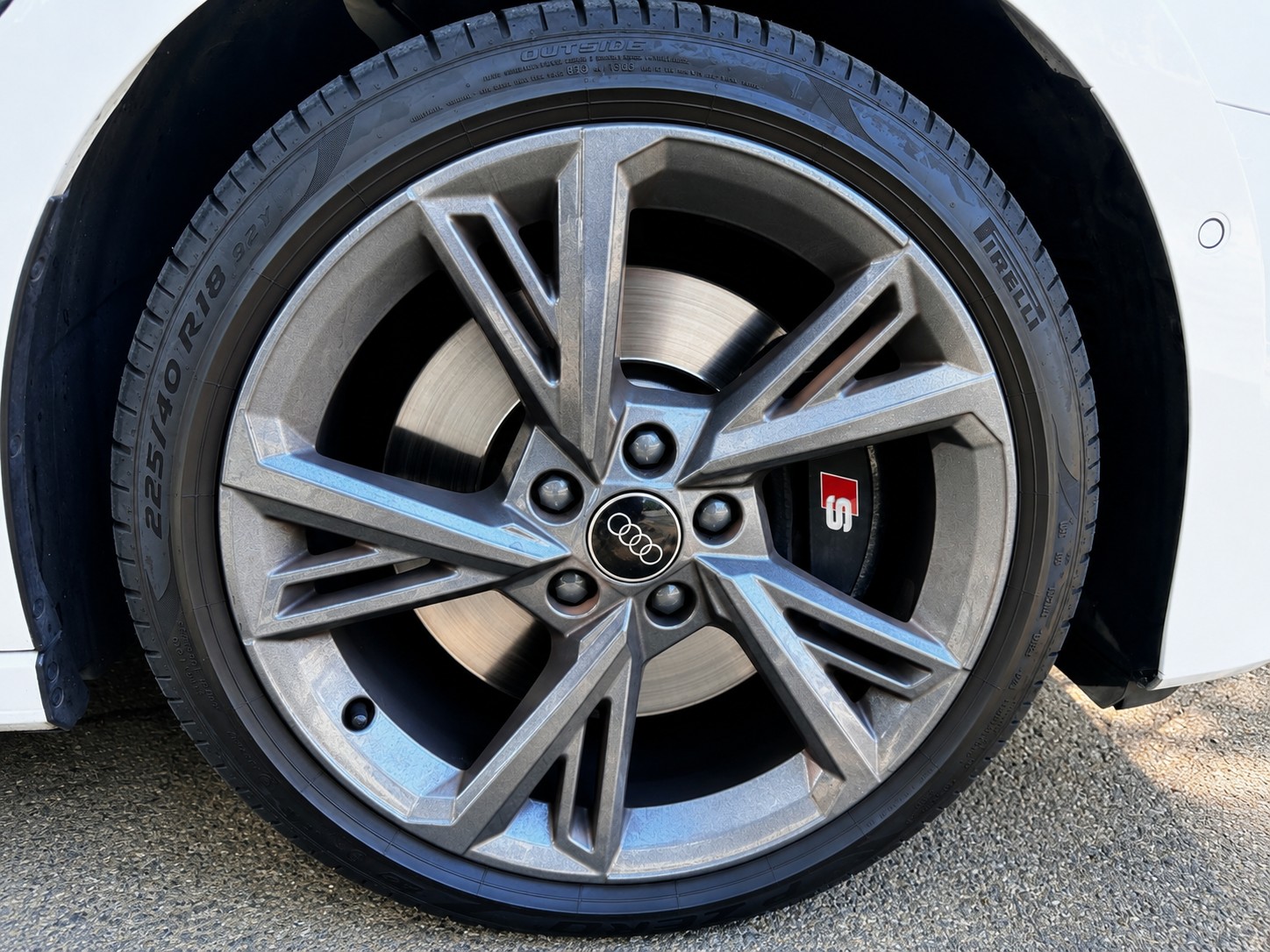 AUDI S3 2.0 TFSI quattro S-Tronic-image-4