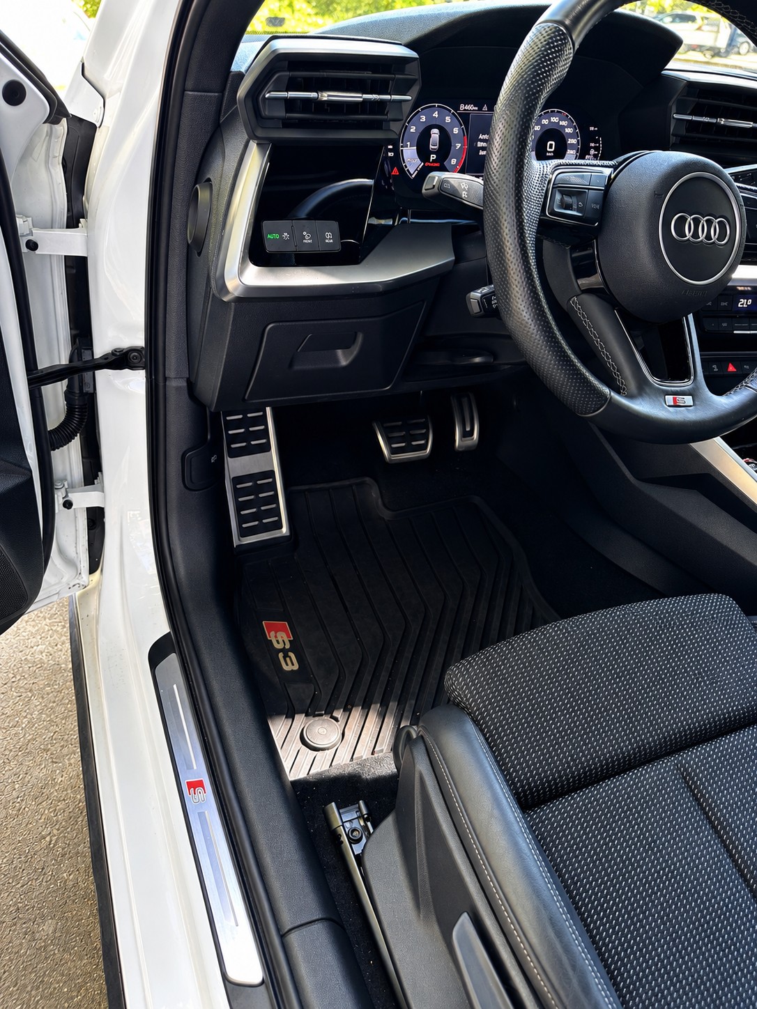 AUDI S3 2.0 TFSI quattro S-Tronic-image-6