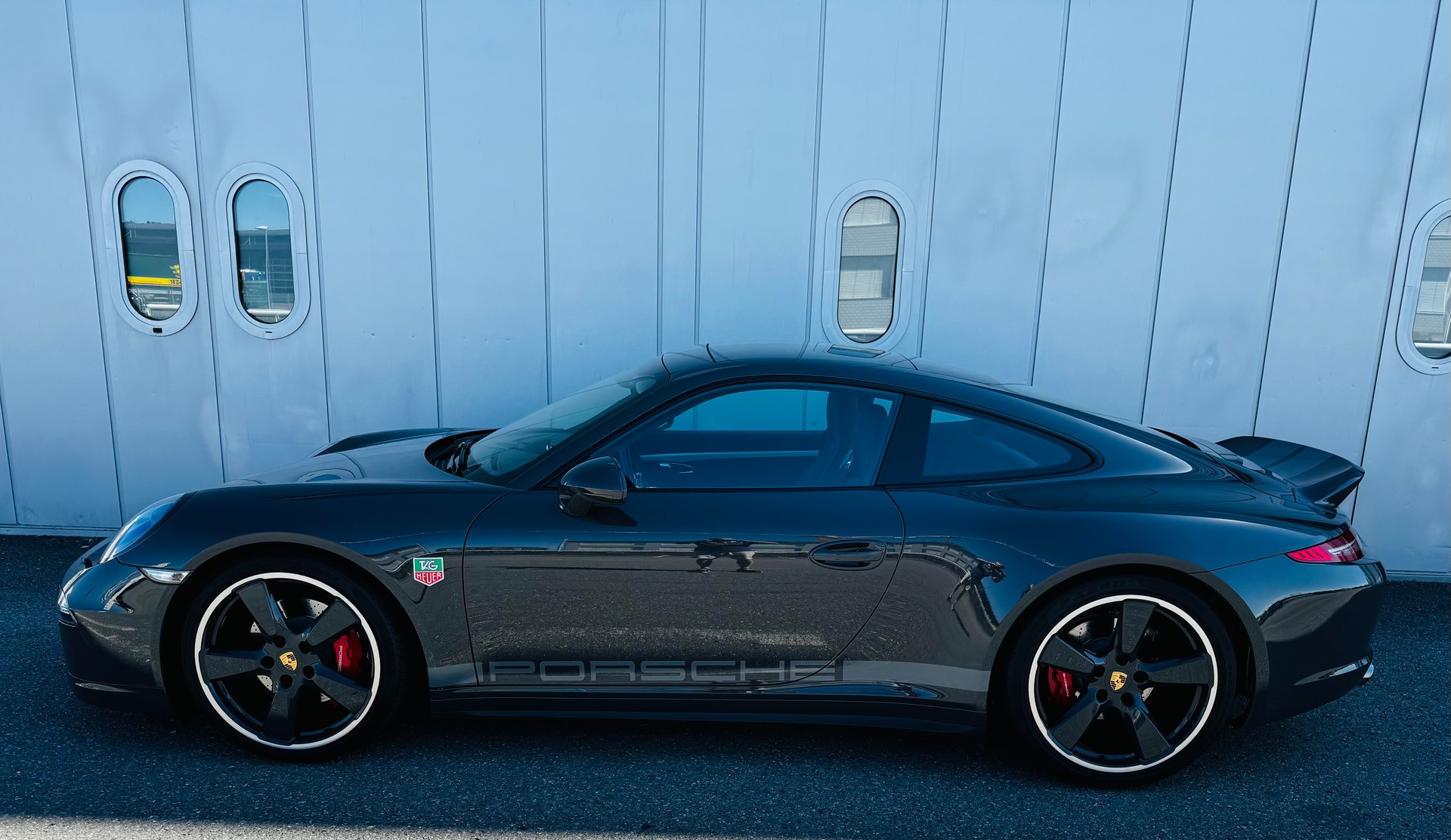 PORSCHE 911 Carrera 4S Exclusive Swiss Edition PDK-image-4