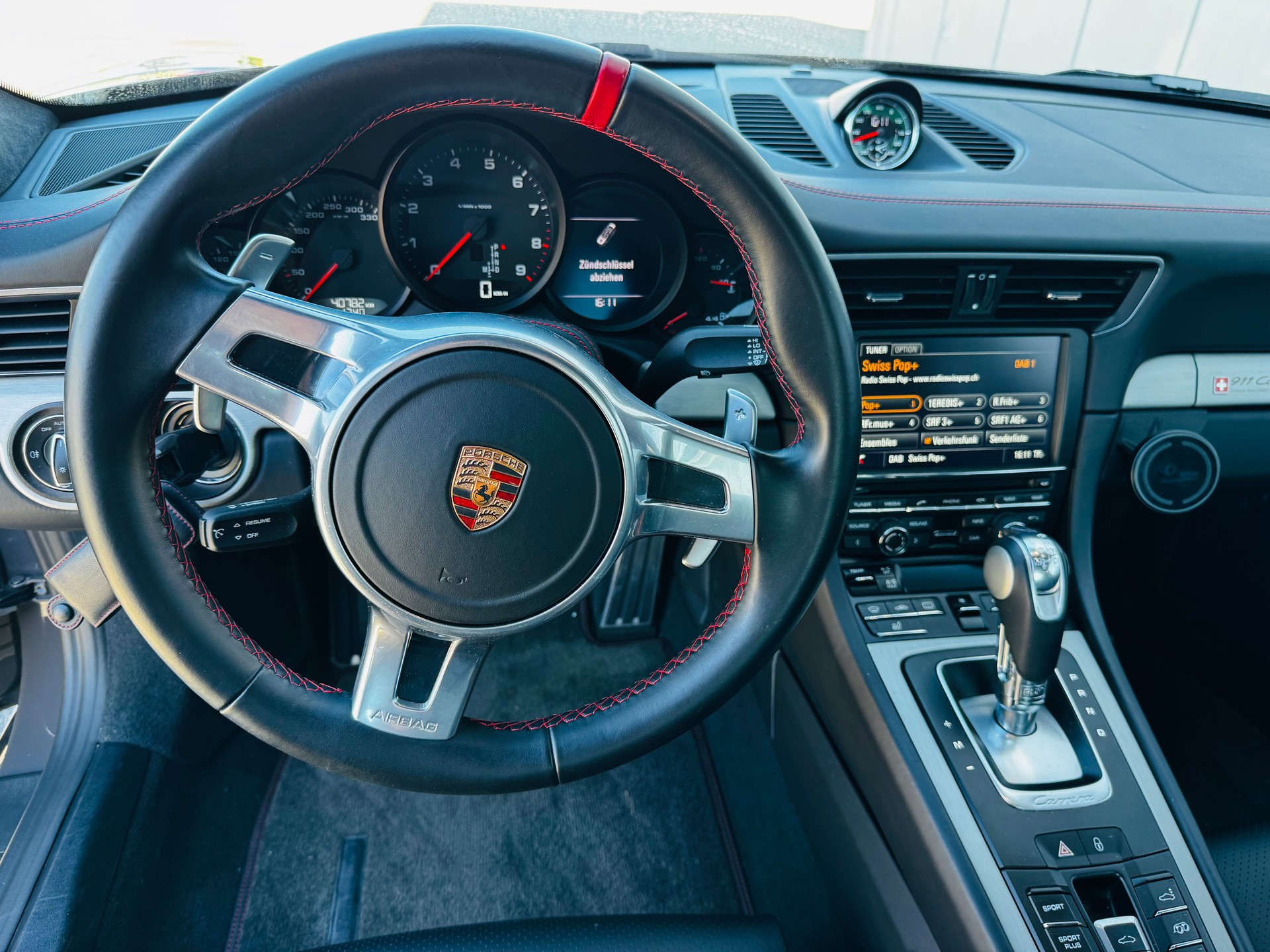 PORSCHE 911 Carrera 4S Exclusive Swiss Edition PDK-image-8