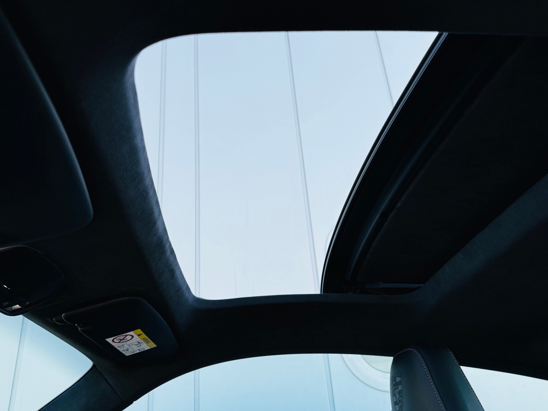 PORSCHE 911 Carrera 4S Exclusive Swiss Edition PDK-image-9