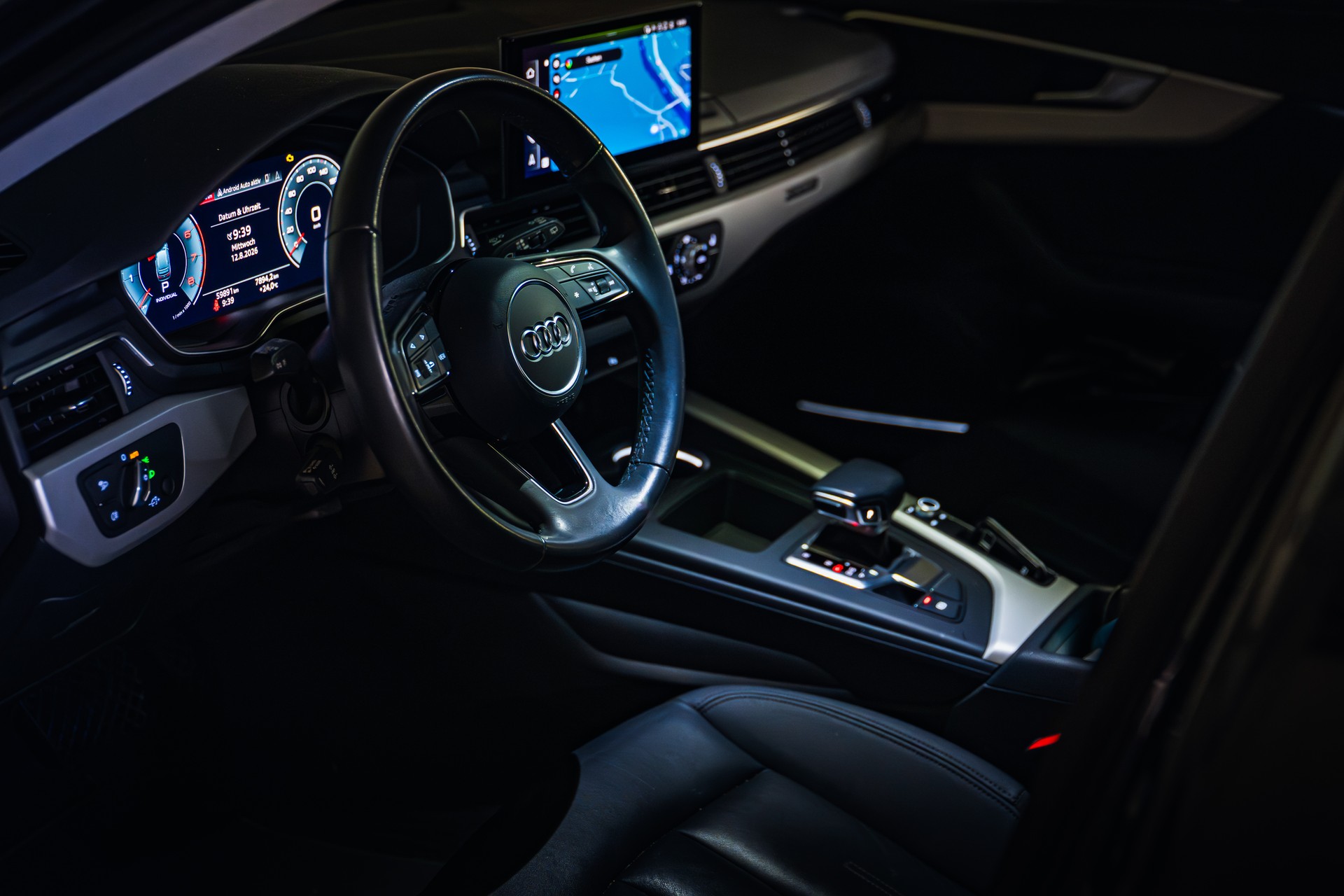 AUDI 2.0 40 TFSI S Line quattro S-Tronic-image-2