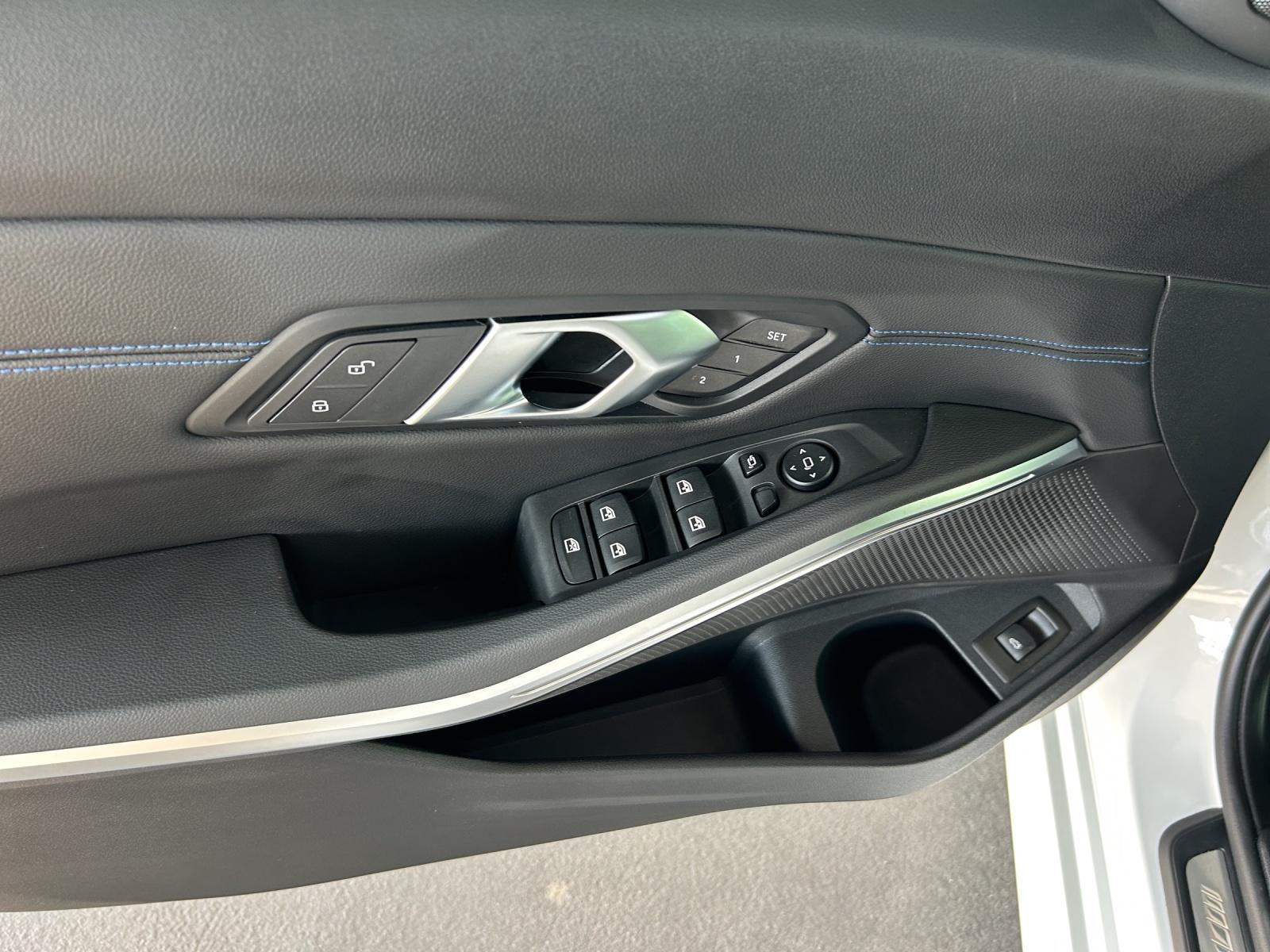 BMW 320d xDrive SAG Touring-image-17