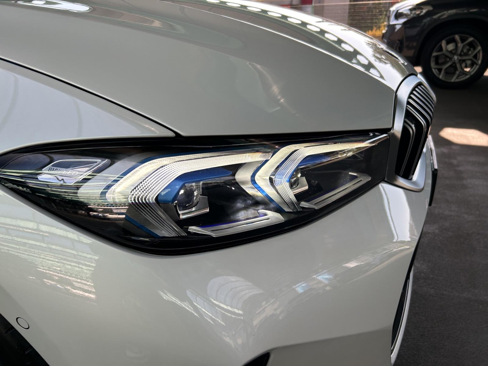 BMW 320d xDrive SAG Touring-image-28