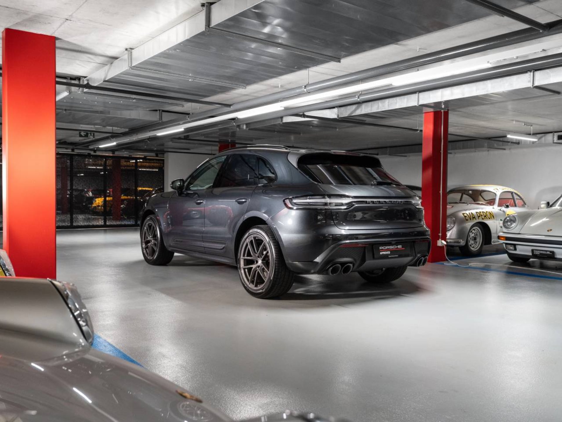 PORSCHE Macan T-showroom-element-1