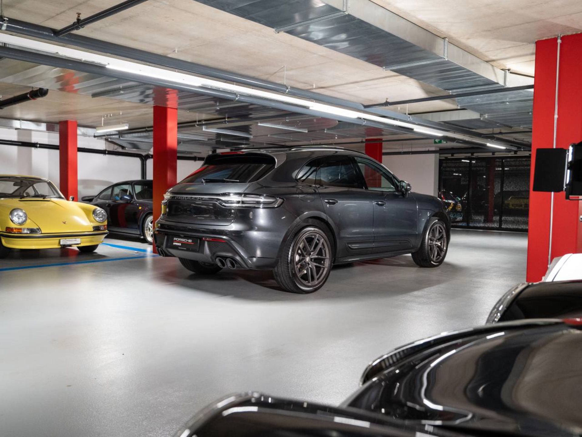 PORSCHE Macan T-image-5