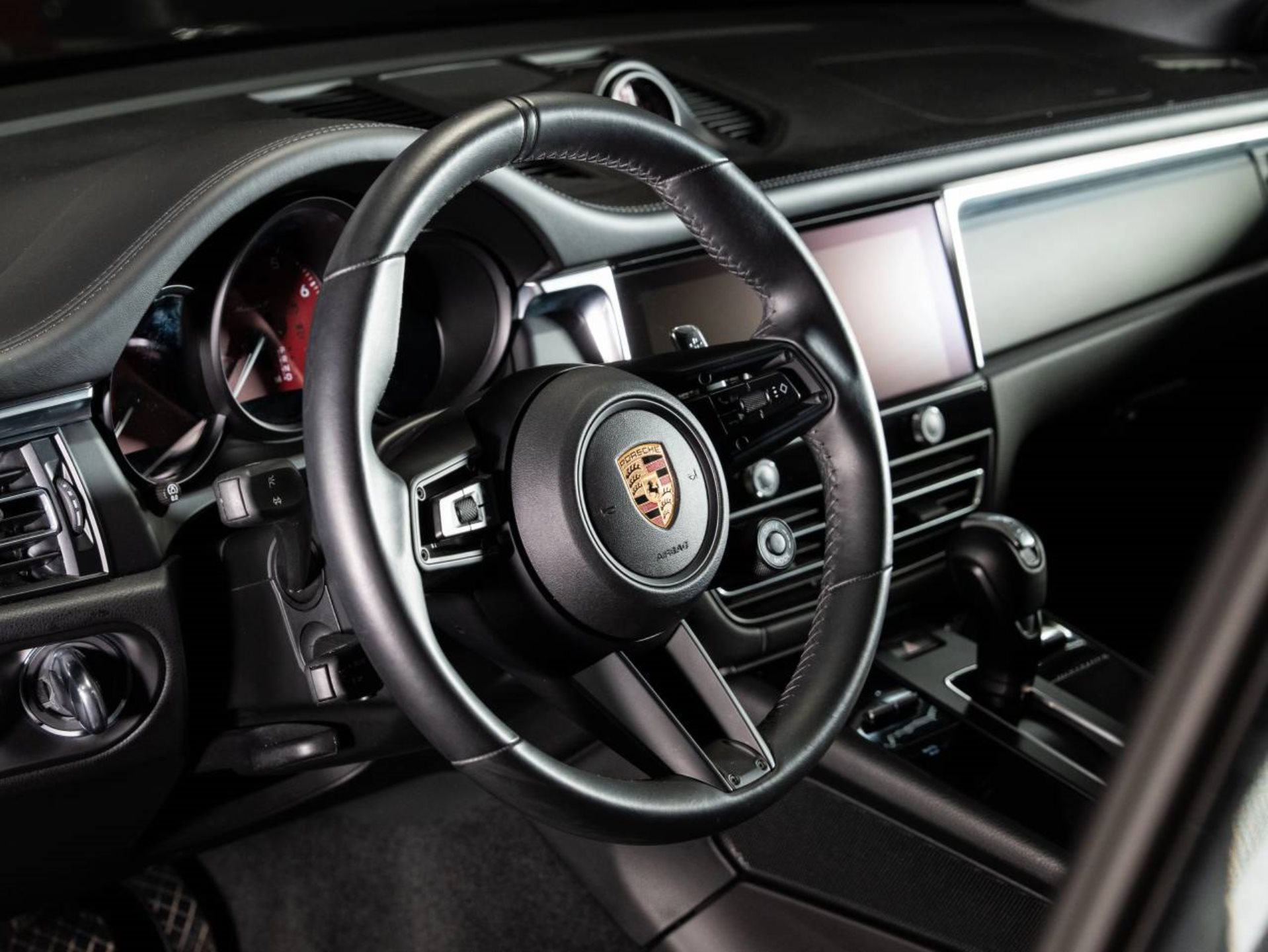 PORSCHE Macan T-image-8