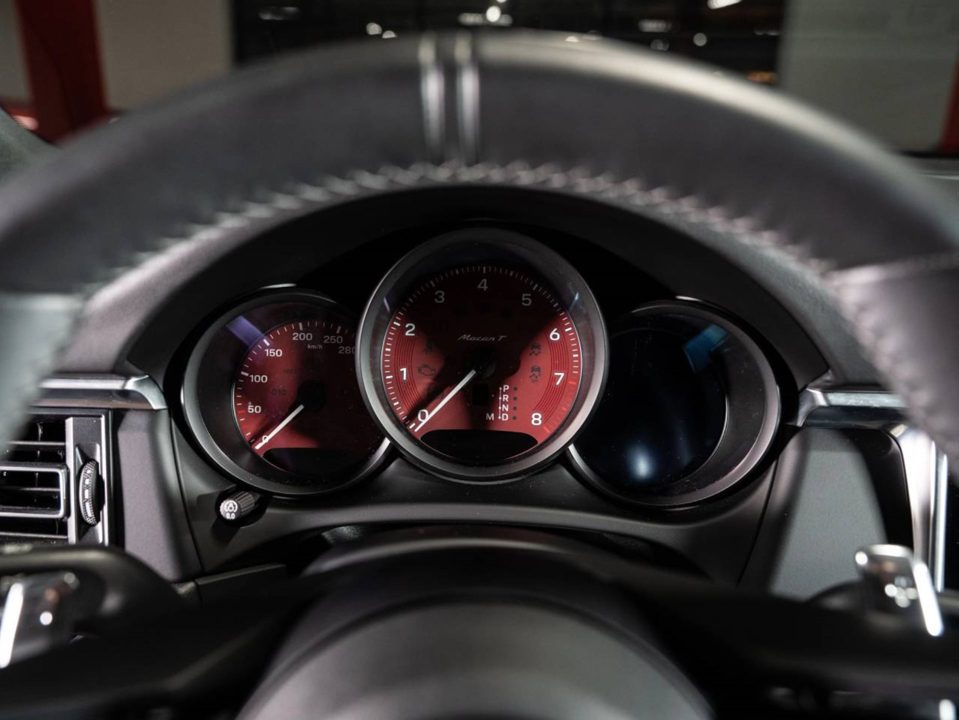 PORSCHE Macan T-image-10