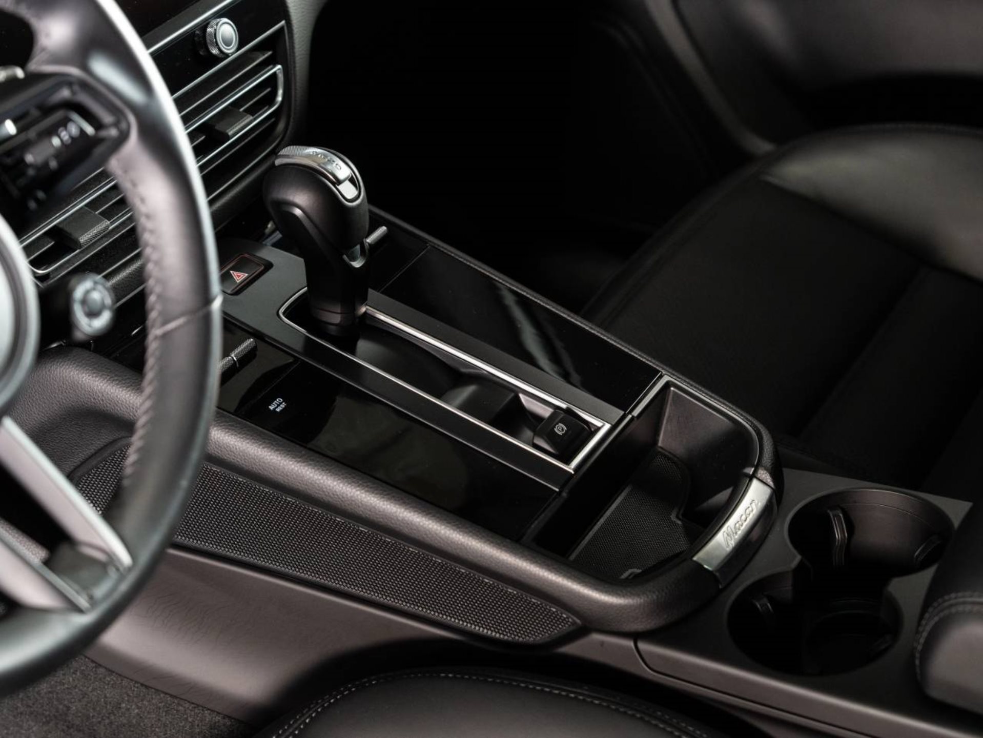 PORSCHE Macan T-image-13