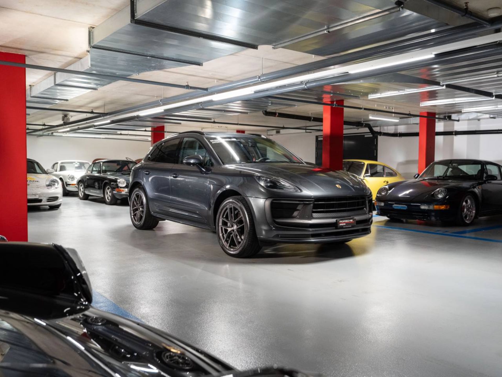 PORSCHE Macan T-showroom-element-2