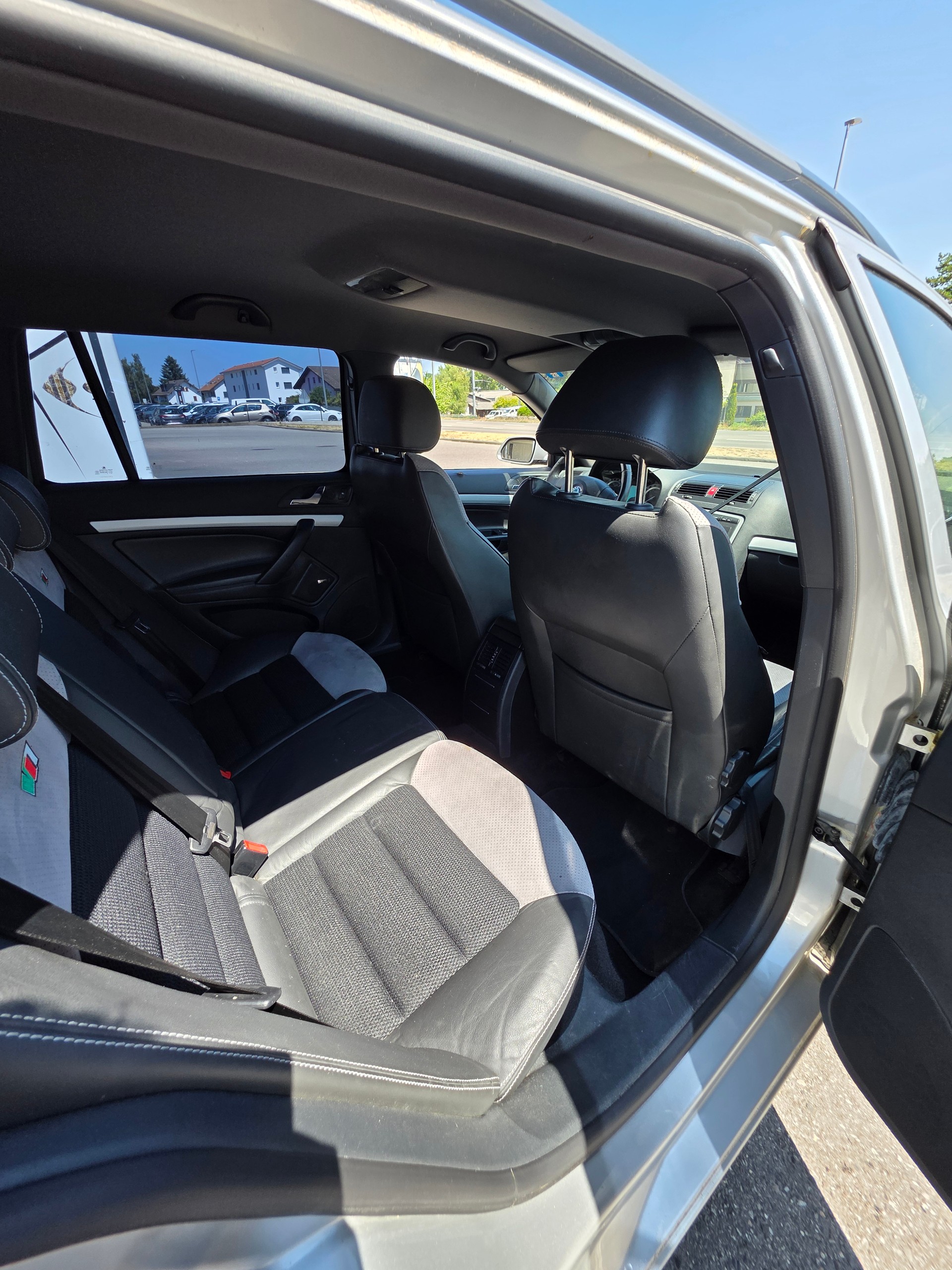 SKODA Octavia 2.0 TFSI RS-image-5