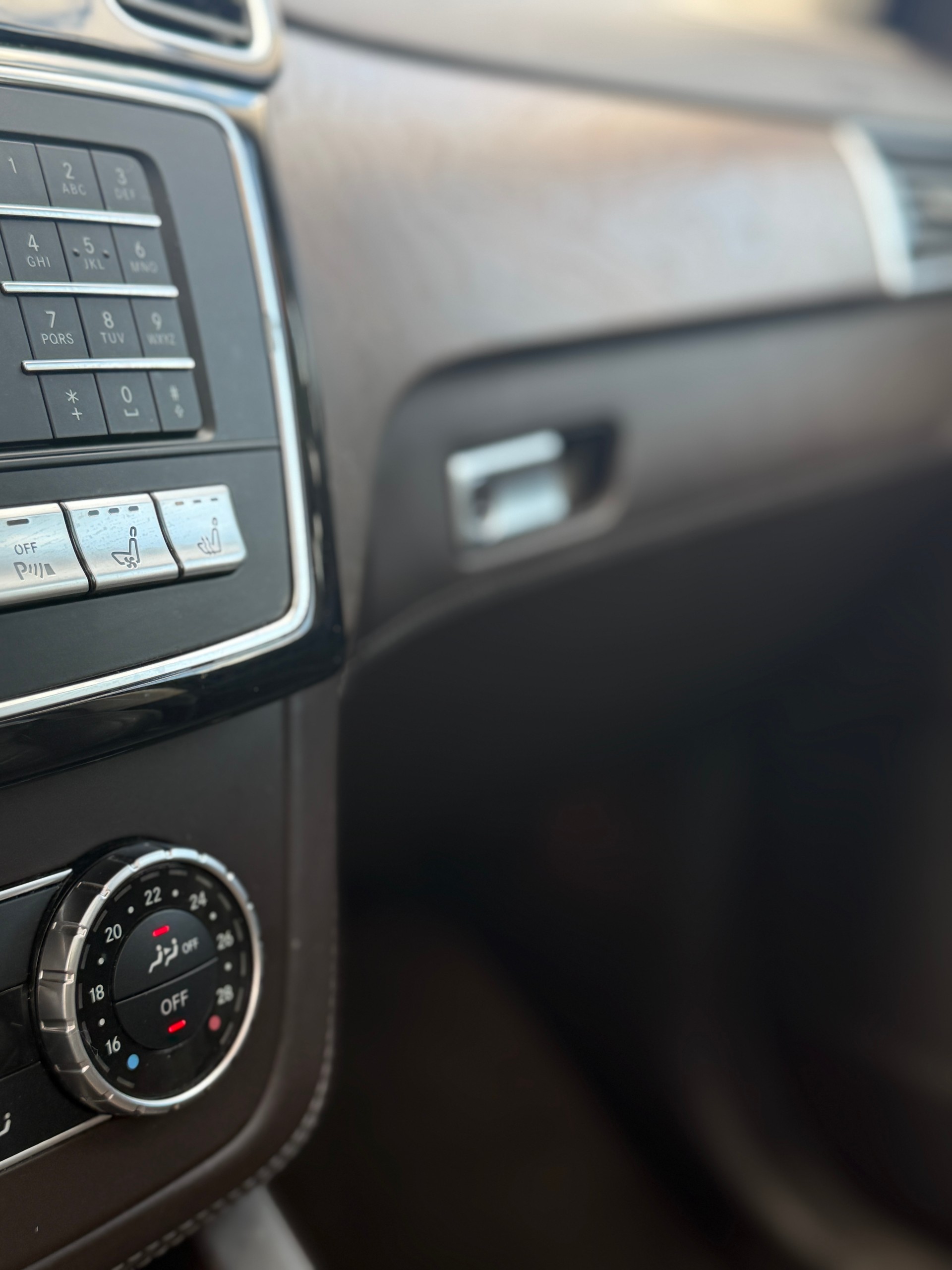 MERCEDES-BENZ GLS 350 d 4Matic 9G-TRONIC-image-31