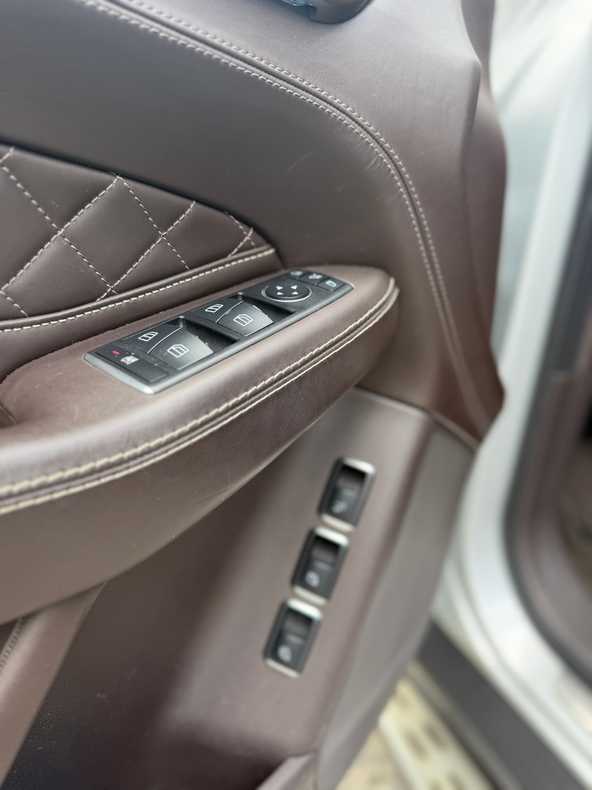 MERCEDES-BENZ GLS 350 d 4Matic 9G-TRONIC-image-25