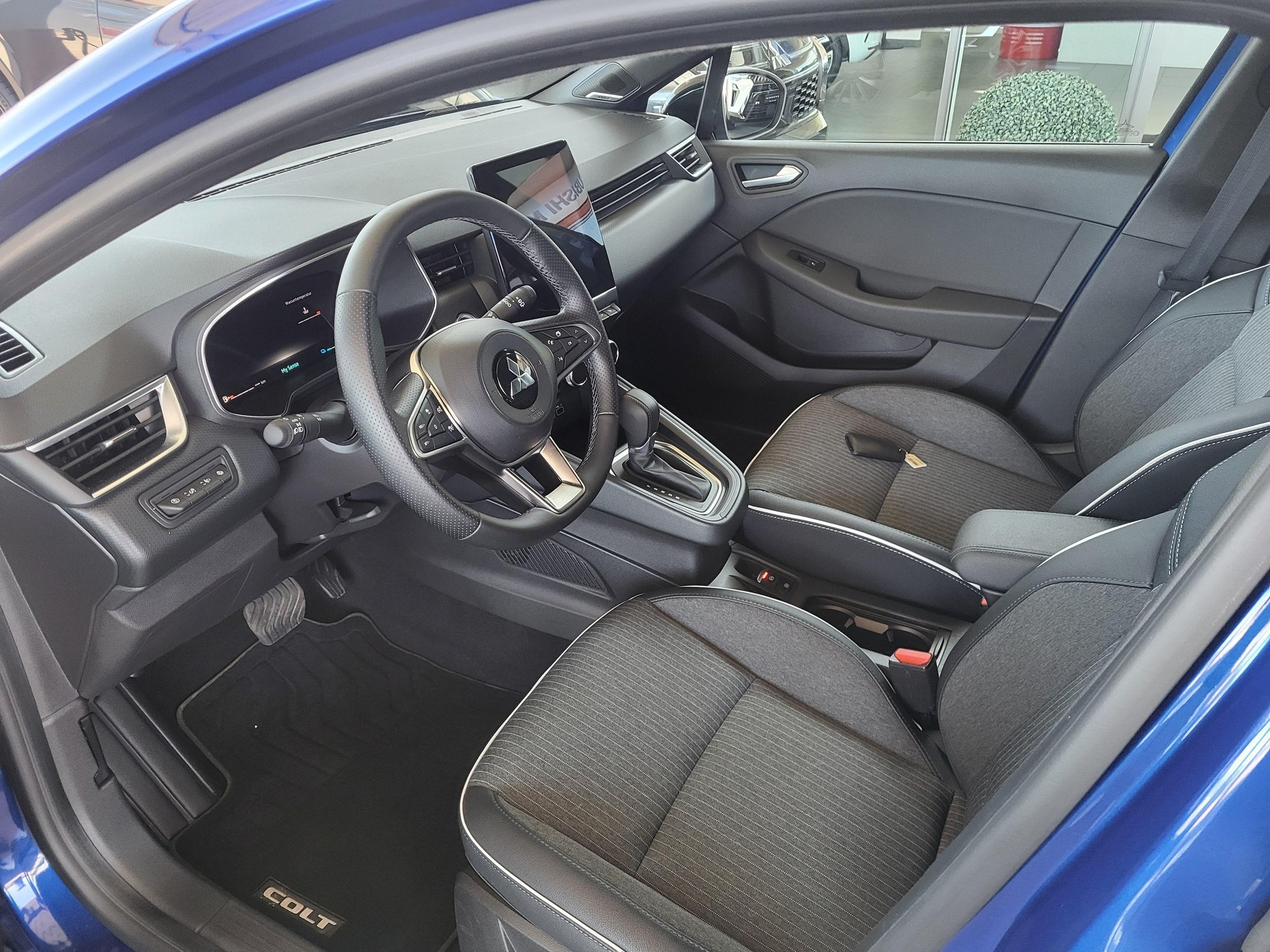 MITSUBISHI Colt 1.6 HEV Instyle-image-4