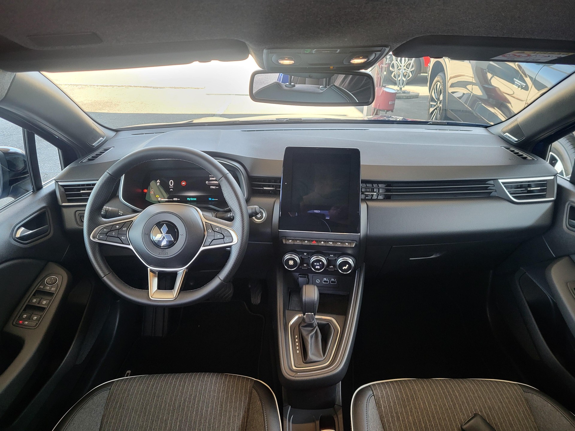 MITSUBISHI Colt 1.6 HEV Instyle-image-7