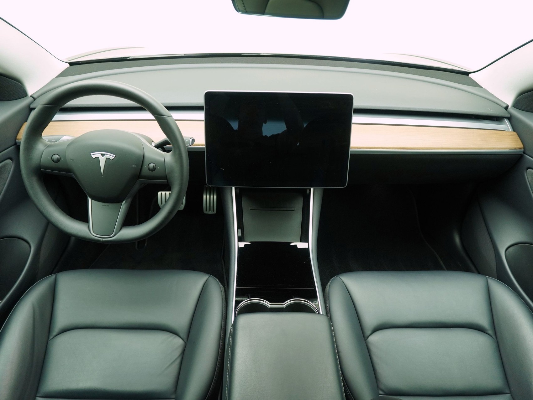 TESLA Model 3 Performance D-image-12