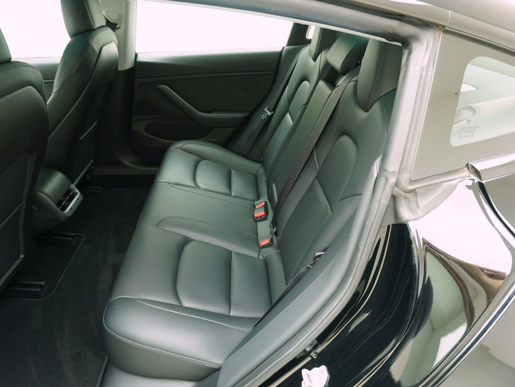 TESLA Model 3 Performance D-image-10