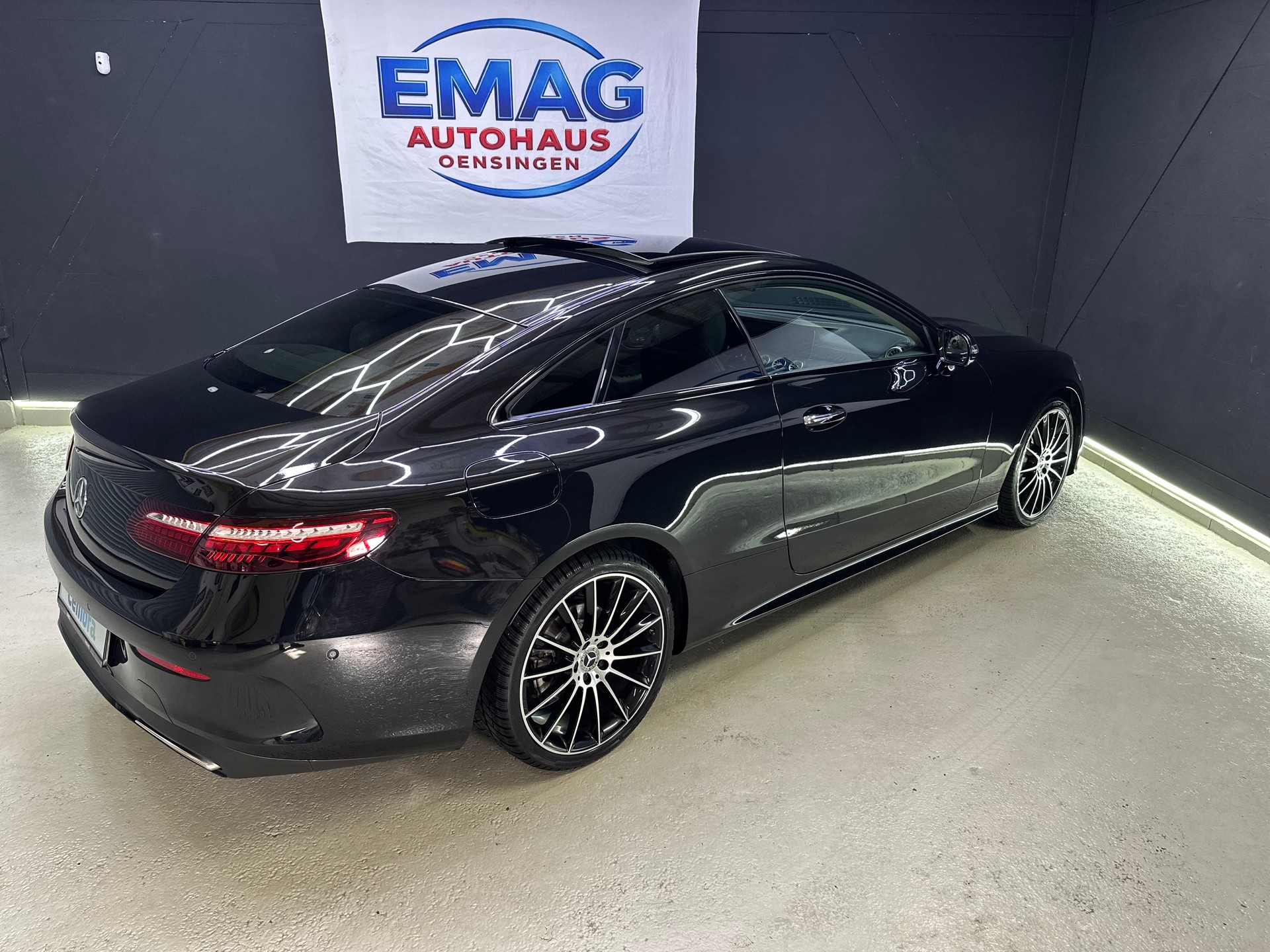 MERCEDES-BENZ E 200 Coupé 4Matic AMG Line 9G-Tronic-image-8