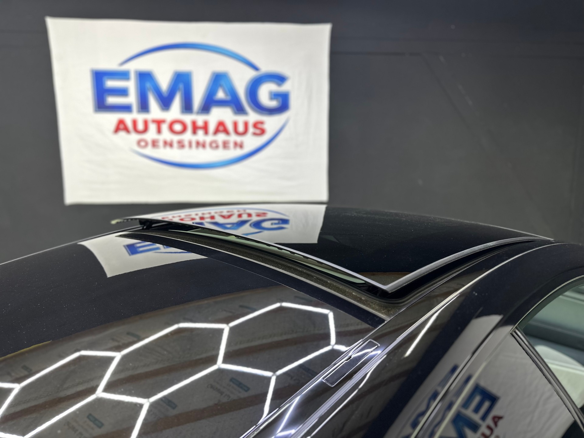 MERCEDES-BENZ E 200 Coupé 4Matic AMG Line 9G-Tronic-image-9