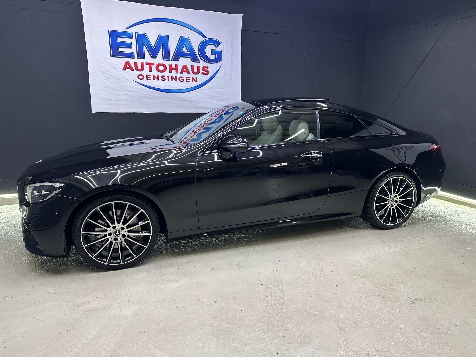 MERCEDES-BENZ E 200 Coupé 4Matic AMG Line 9G-Tronic-image-5