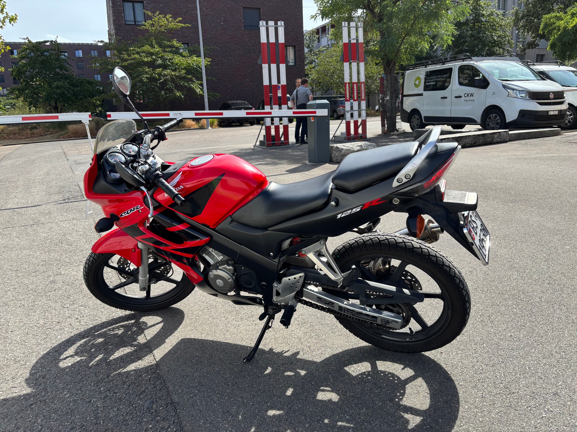 HONDA CBR 125 R-image-1
