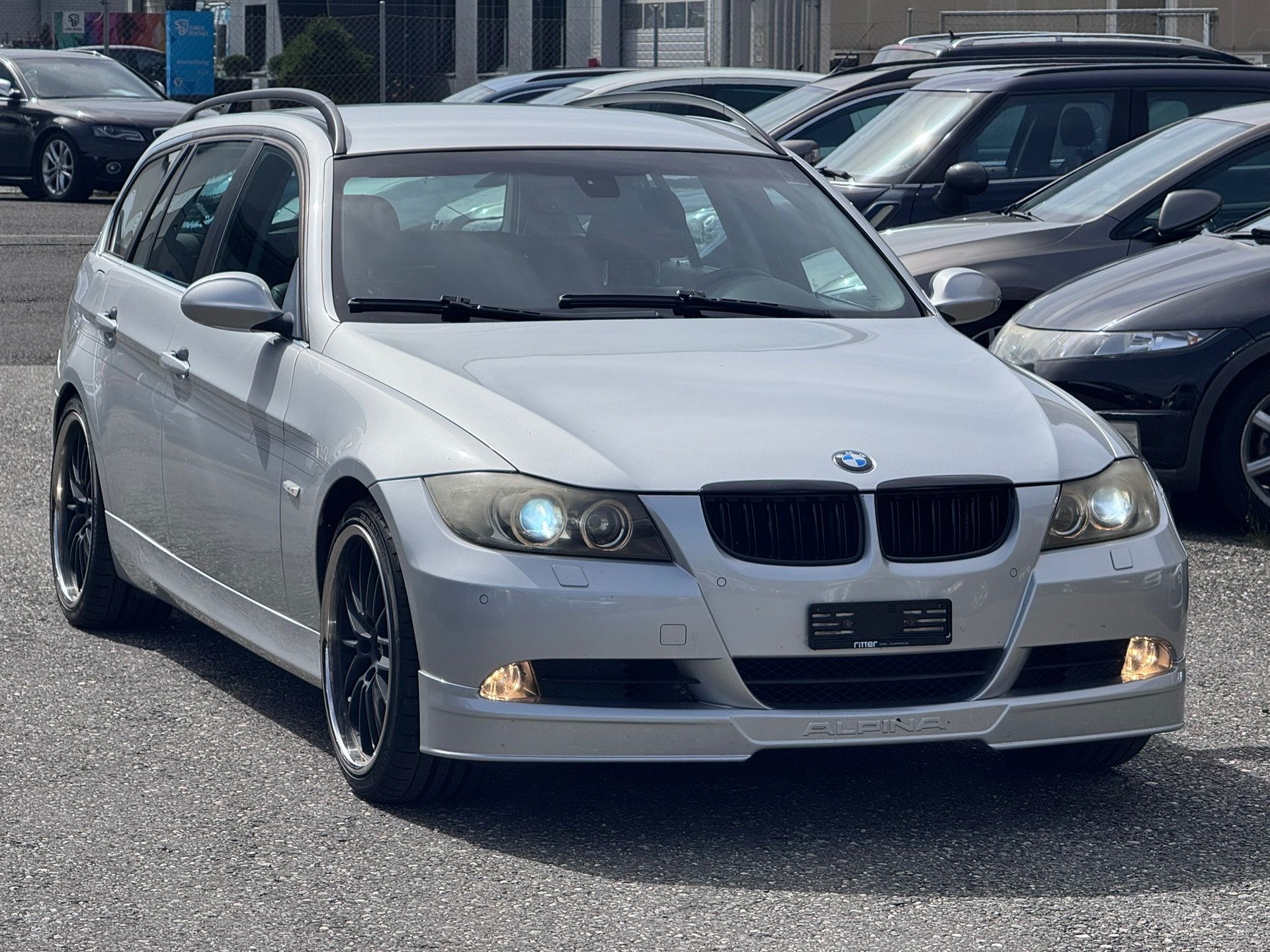 BMW 325i Touring-image-1