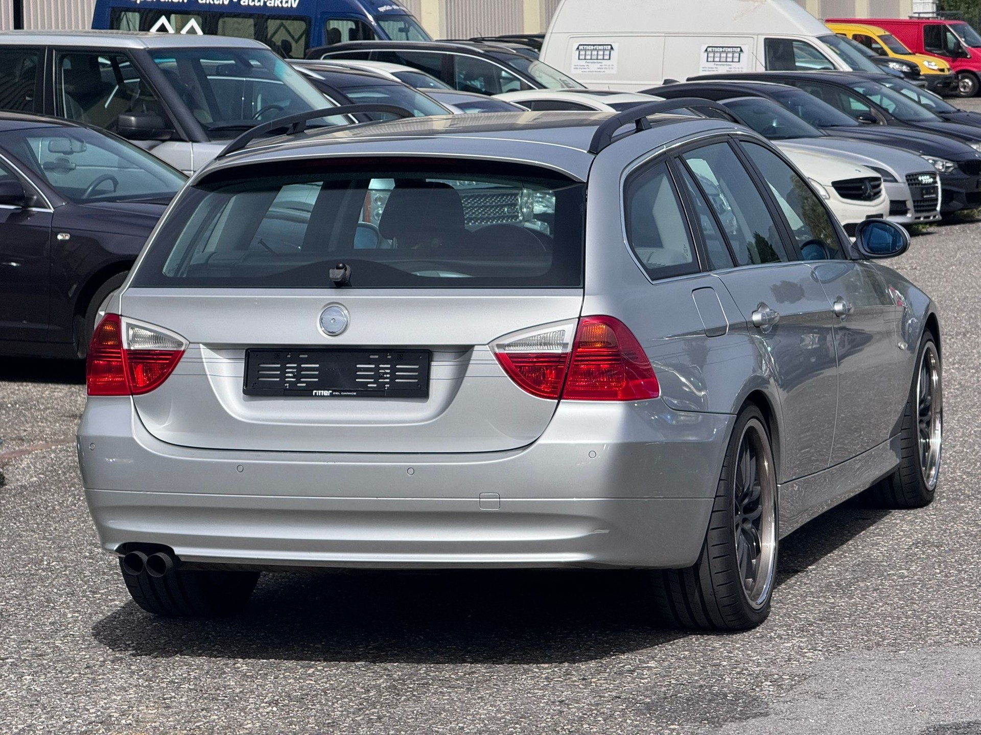 BMW 325i Touring-image-3