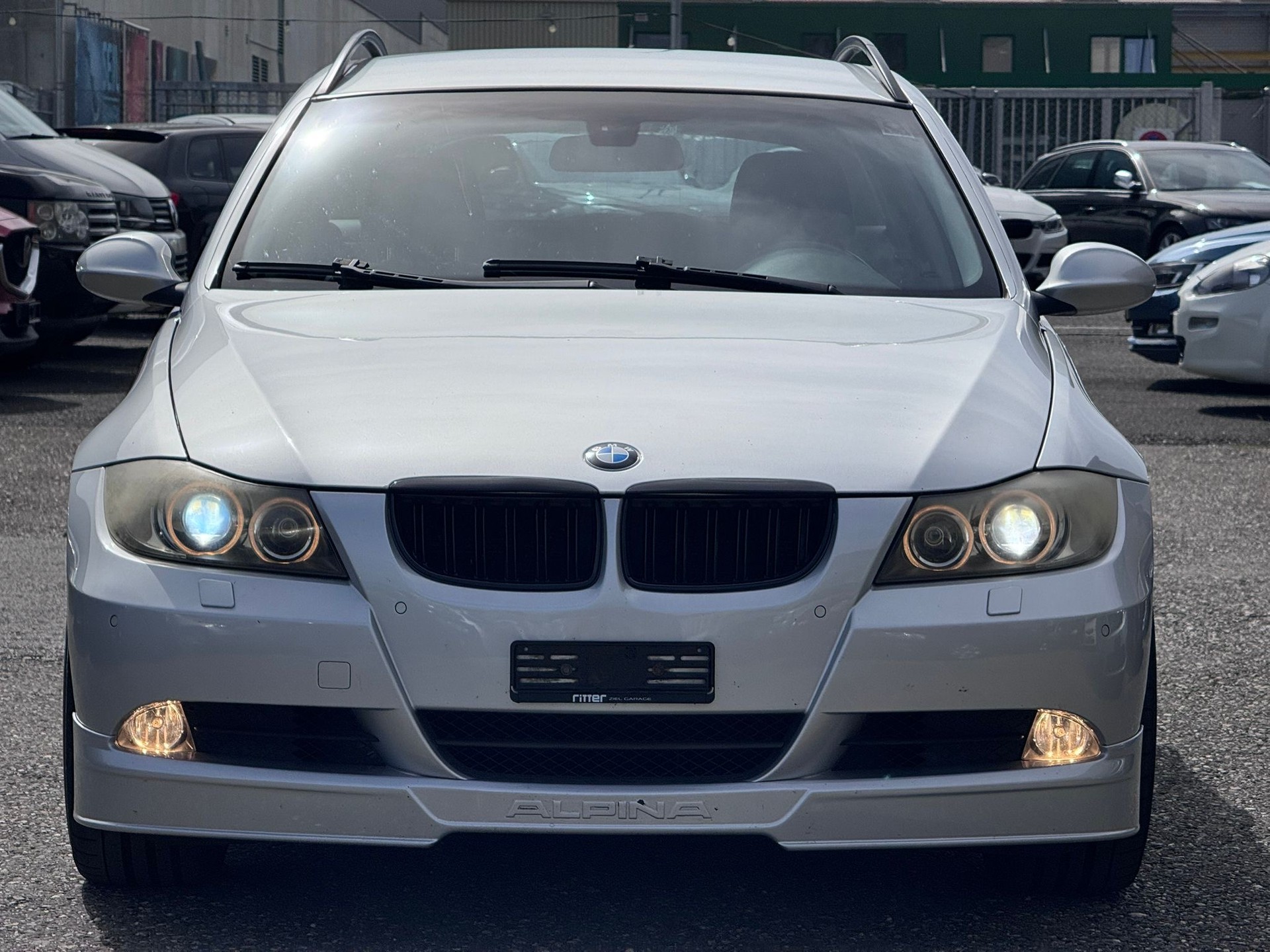 BMW 325i Touring-image-0