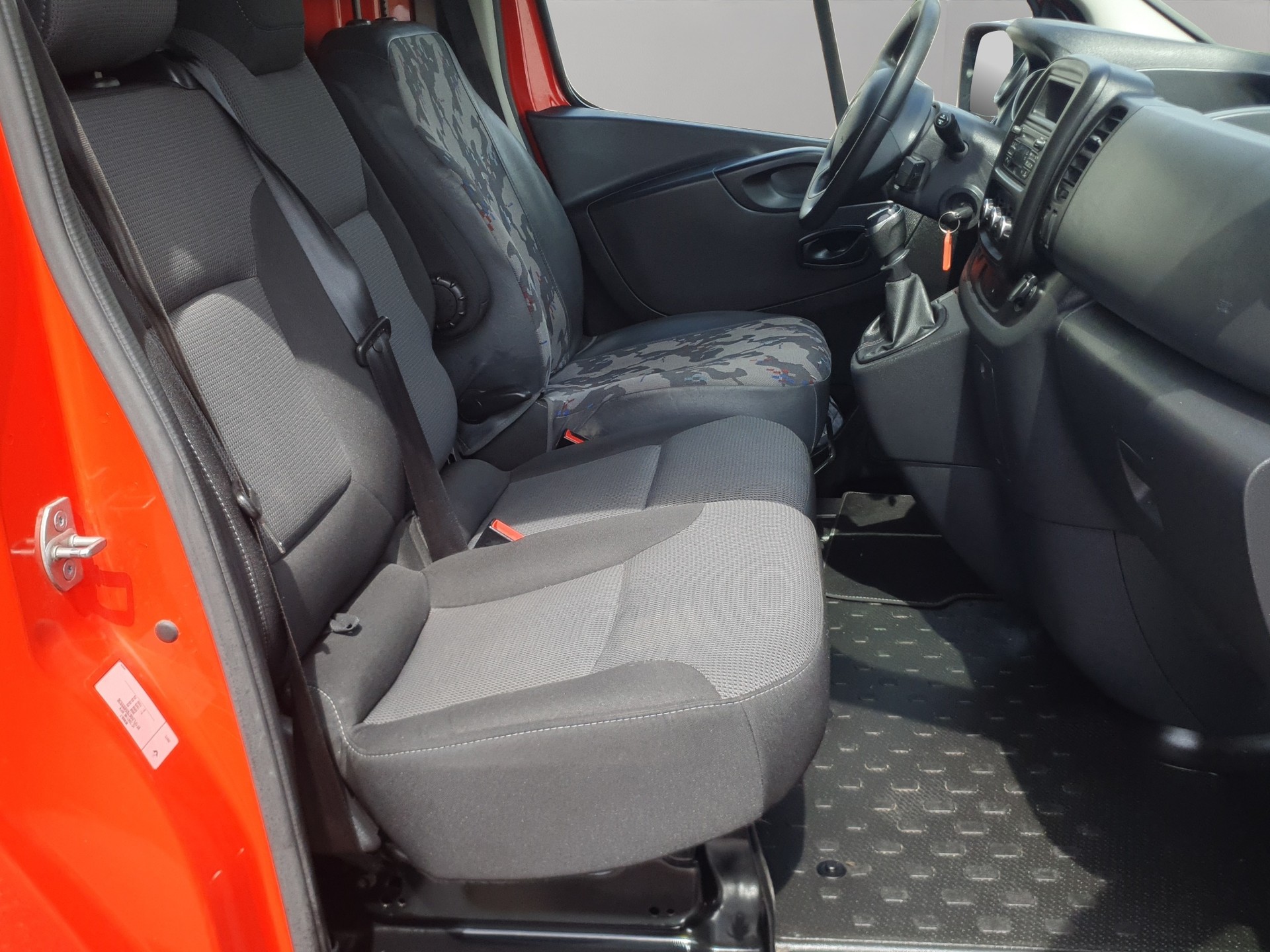 RENAULT Trafic 2.0 Energy dCi 120 3.0t Business L2H1-image-13