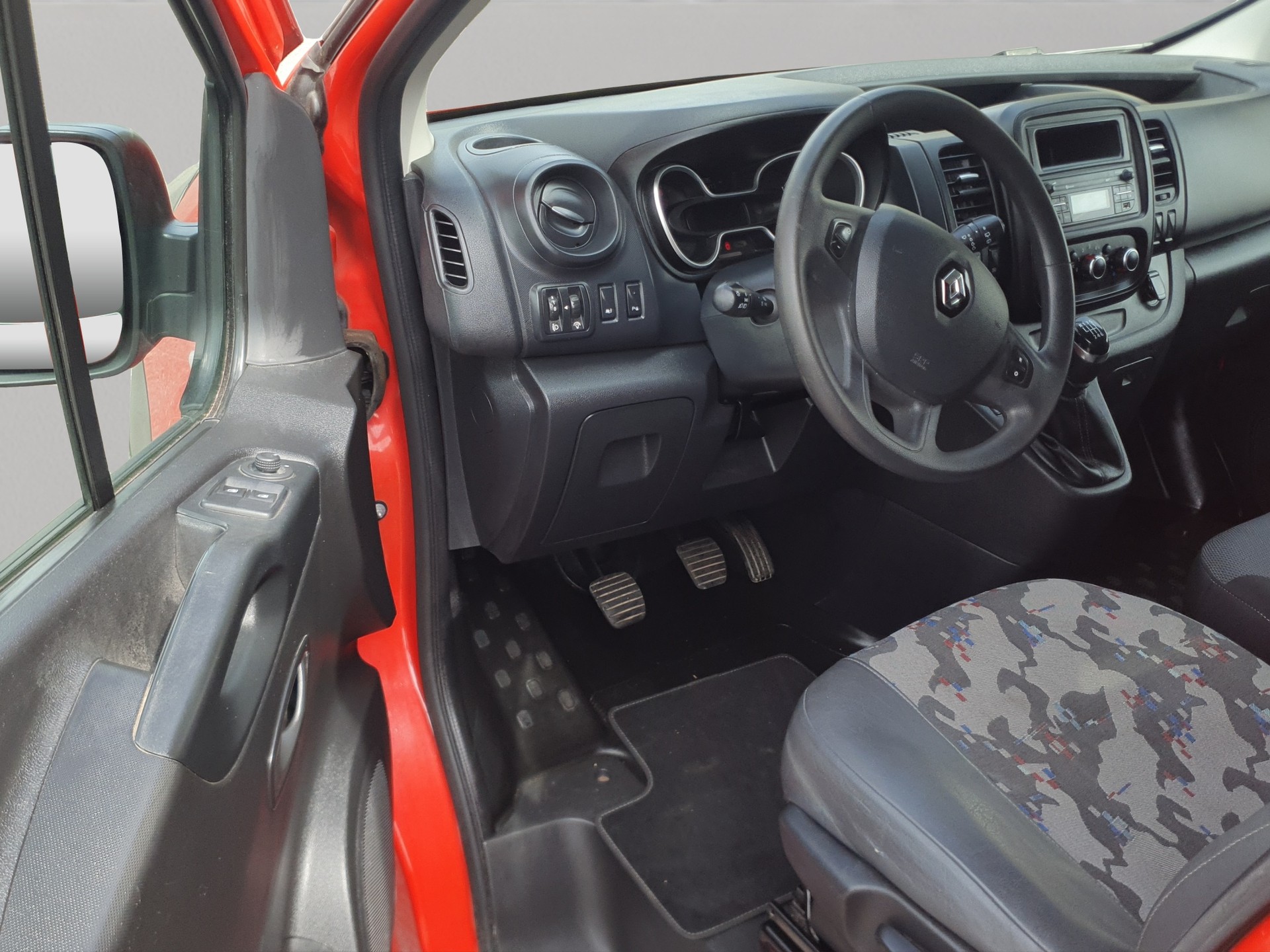 RENAULT Trafic 2.0 Energy dCi 120 3.0t Business L2H1-image-9