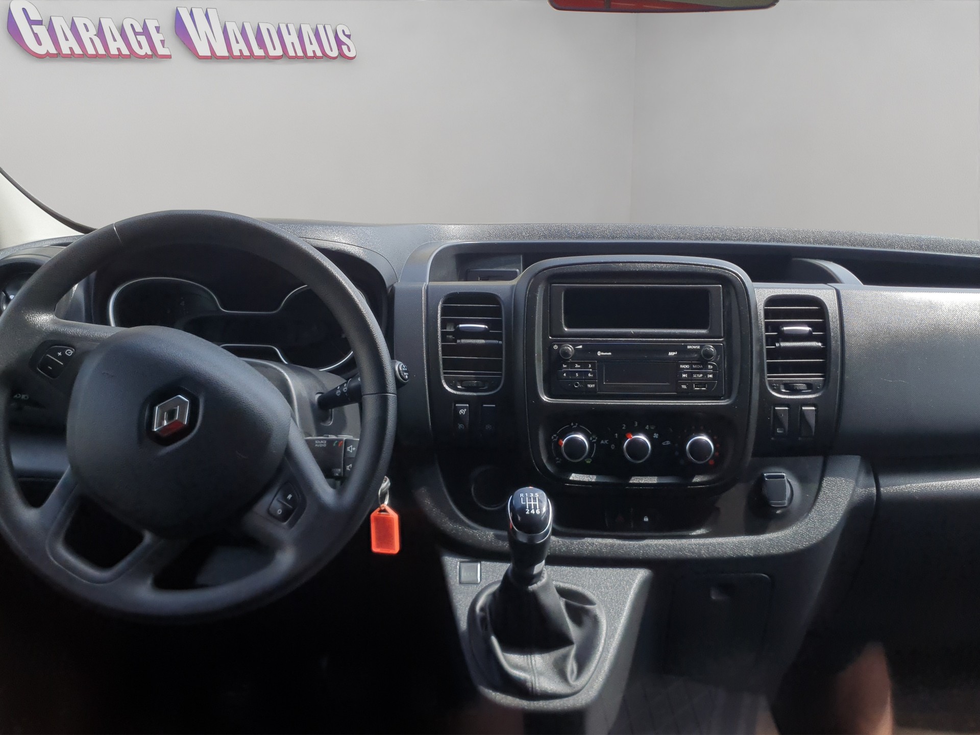 RENAULT Trafic 2.0 Energy dCi 120 3.0t Business L2H1-image-12