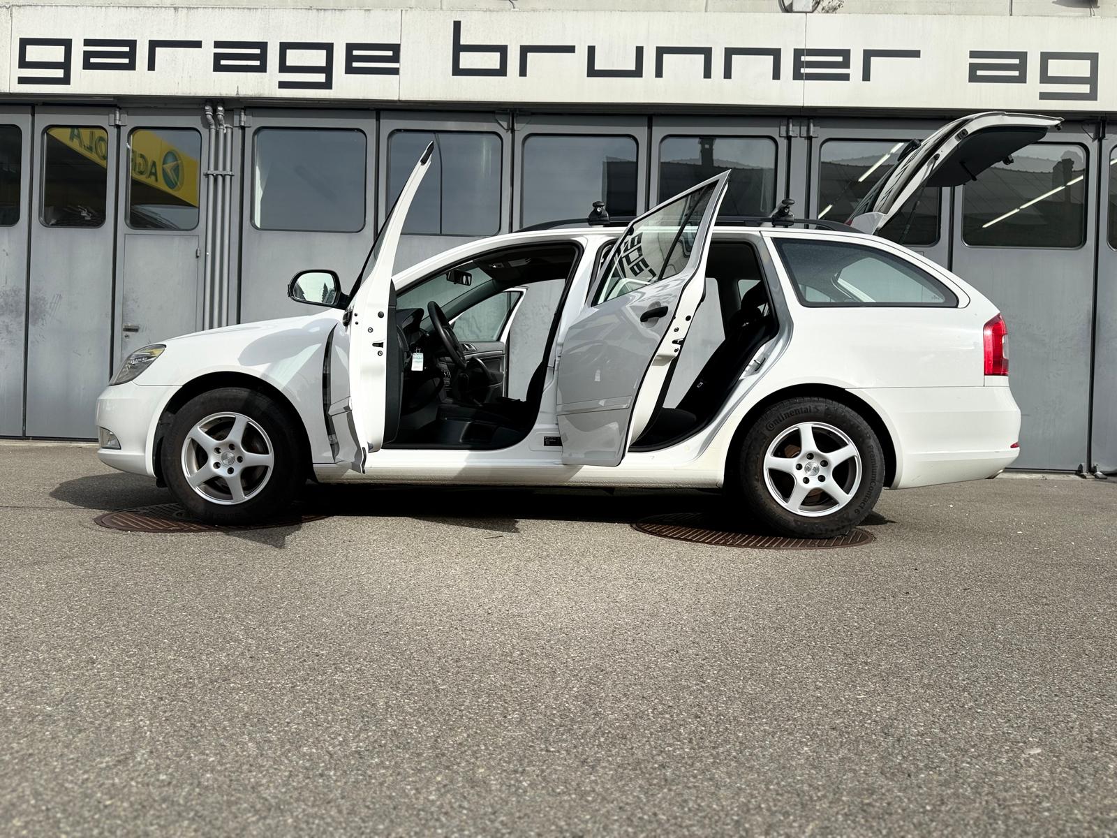 SKODA Octavia Combi 1.6 TDI Ambiente-image-3