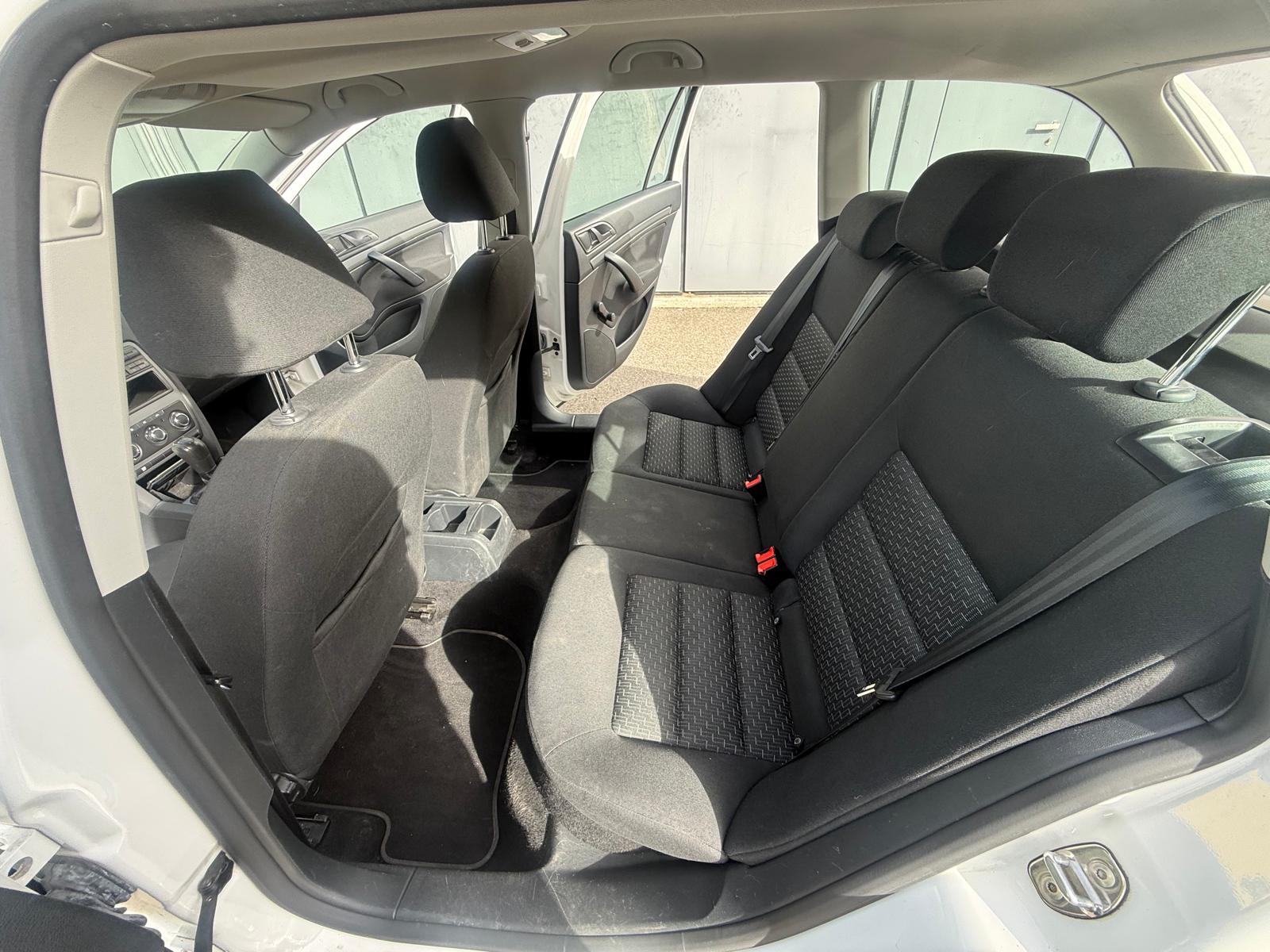 SKODA Octavia Combi 1.6 TDI Ambiente-image-14