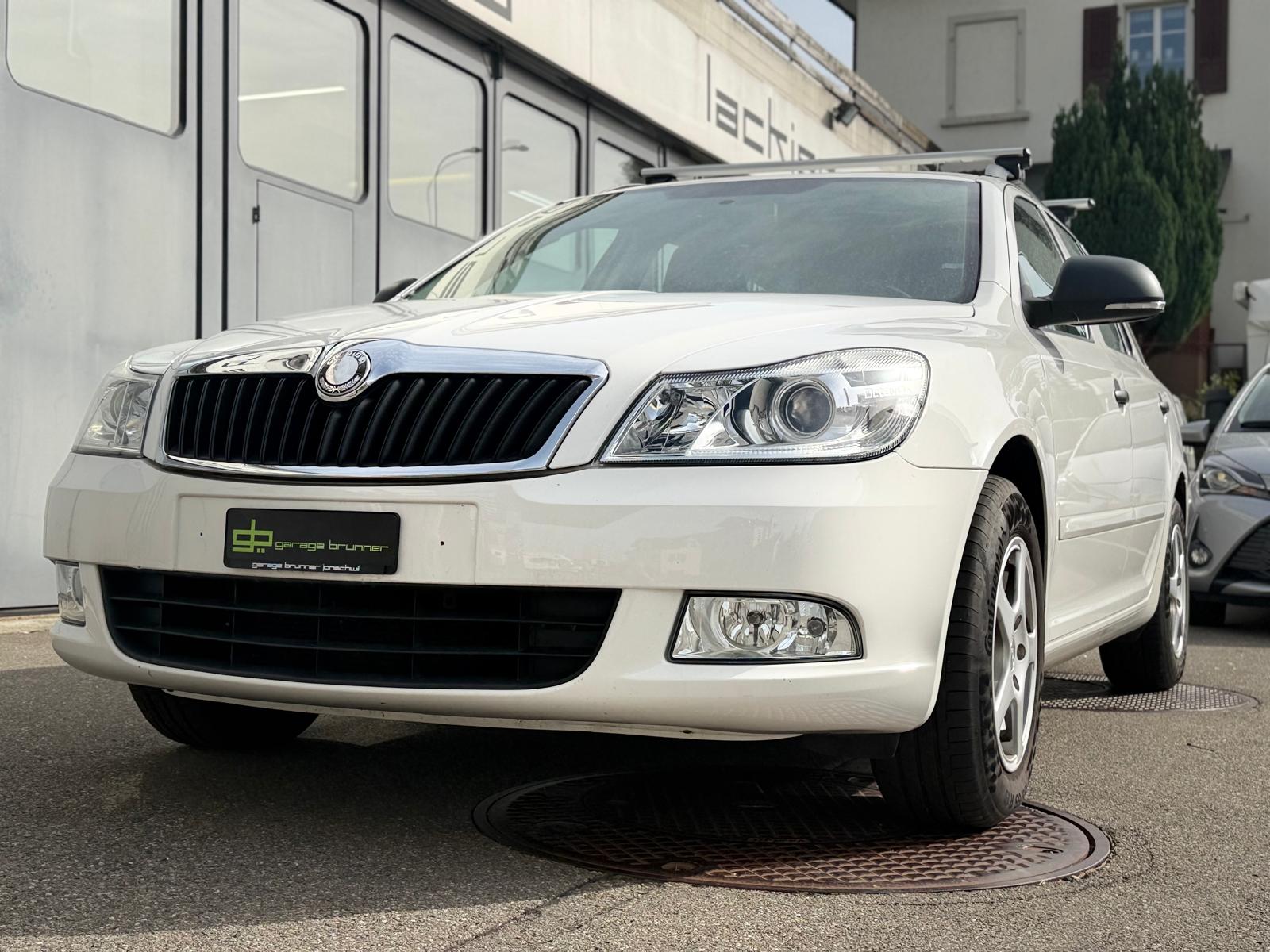 SKODA Octavia Combi 1.6 TDI Ambiente-image-1