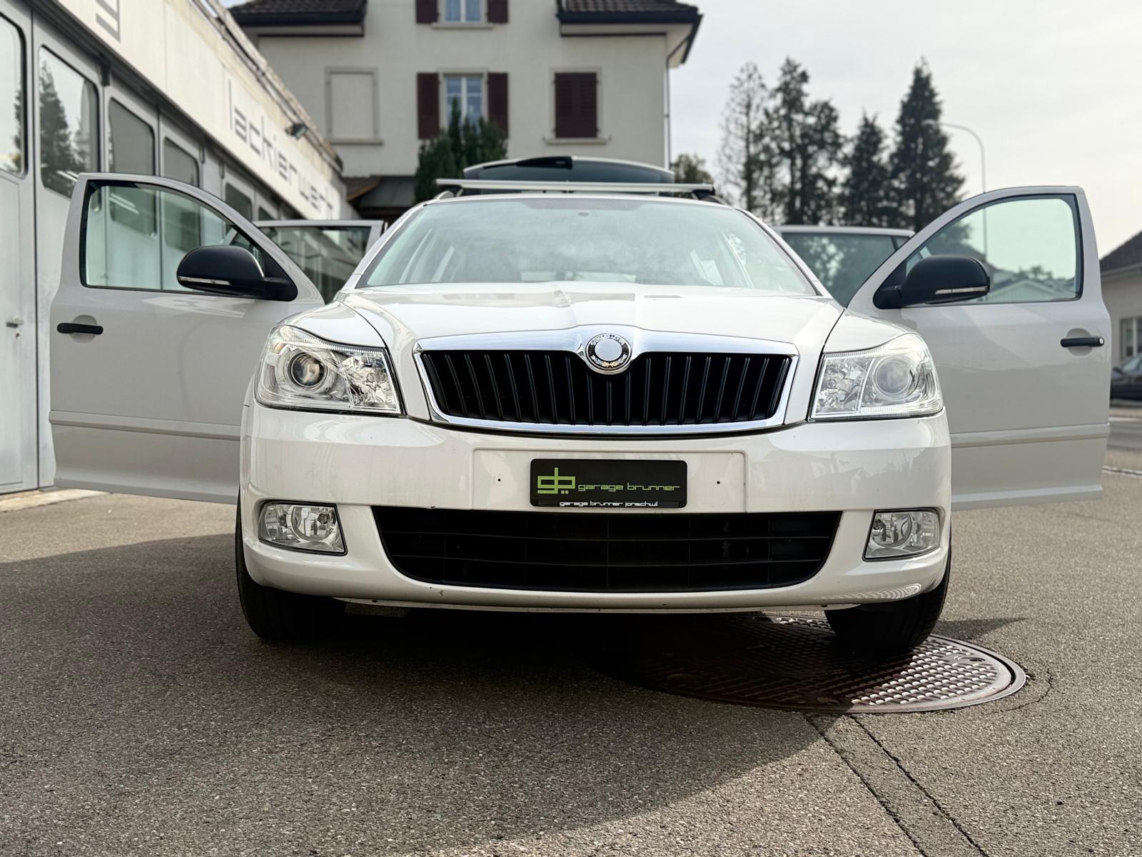 SKODA Octavia Combi 1.6 TDI Ambiente-image-6