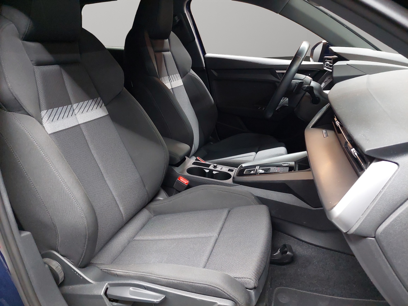 AUDI A3 Sportback 35 TFSI S line S-tronic-image-8
