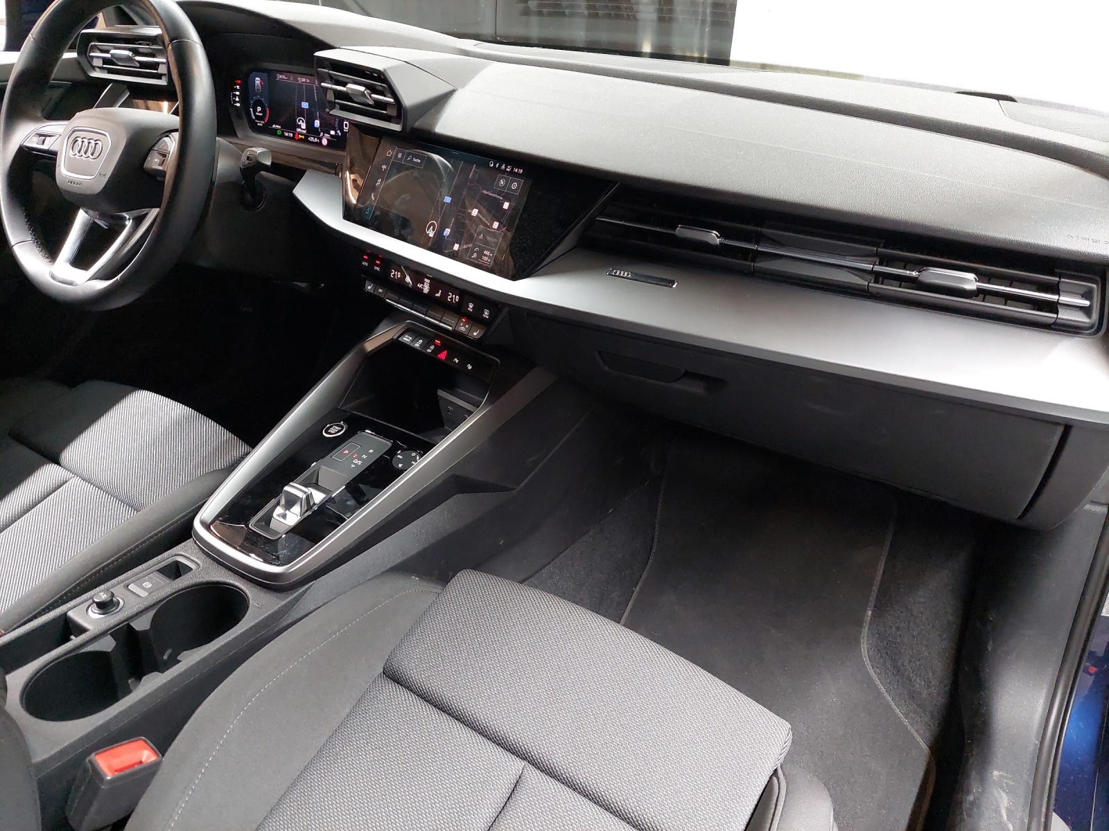 AUDI A3 Sportback 35 TFSI S line S-tronic-image-9