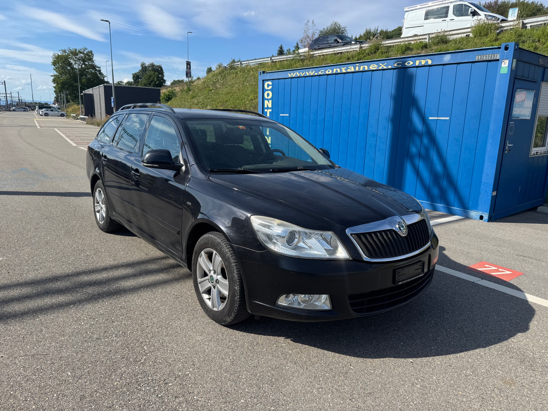 SKODA Octavia Combi 1.6 TDI Swiss Adventure 4x4-showroom-element-2