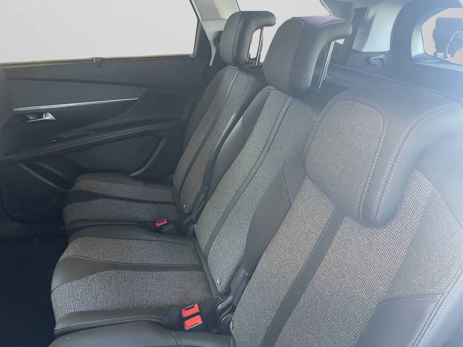 PEUGEOT 5008 1.6 PureTech Allure-image-7