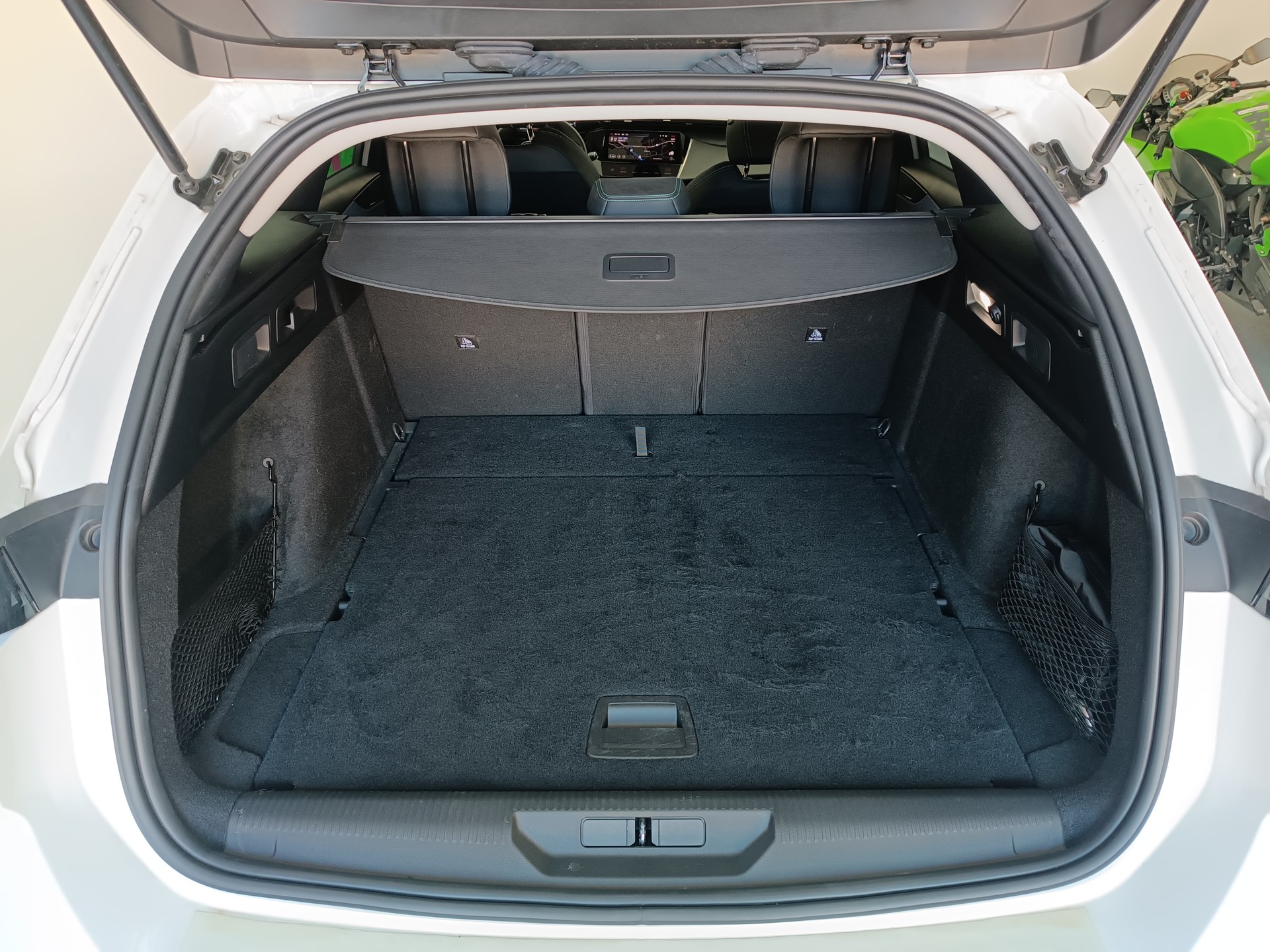 PEUGEOT 308 SW 1.5 BlueHDI Allure Pack EAT8-image-14
