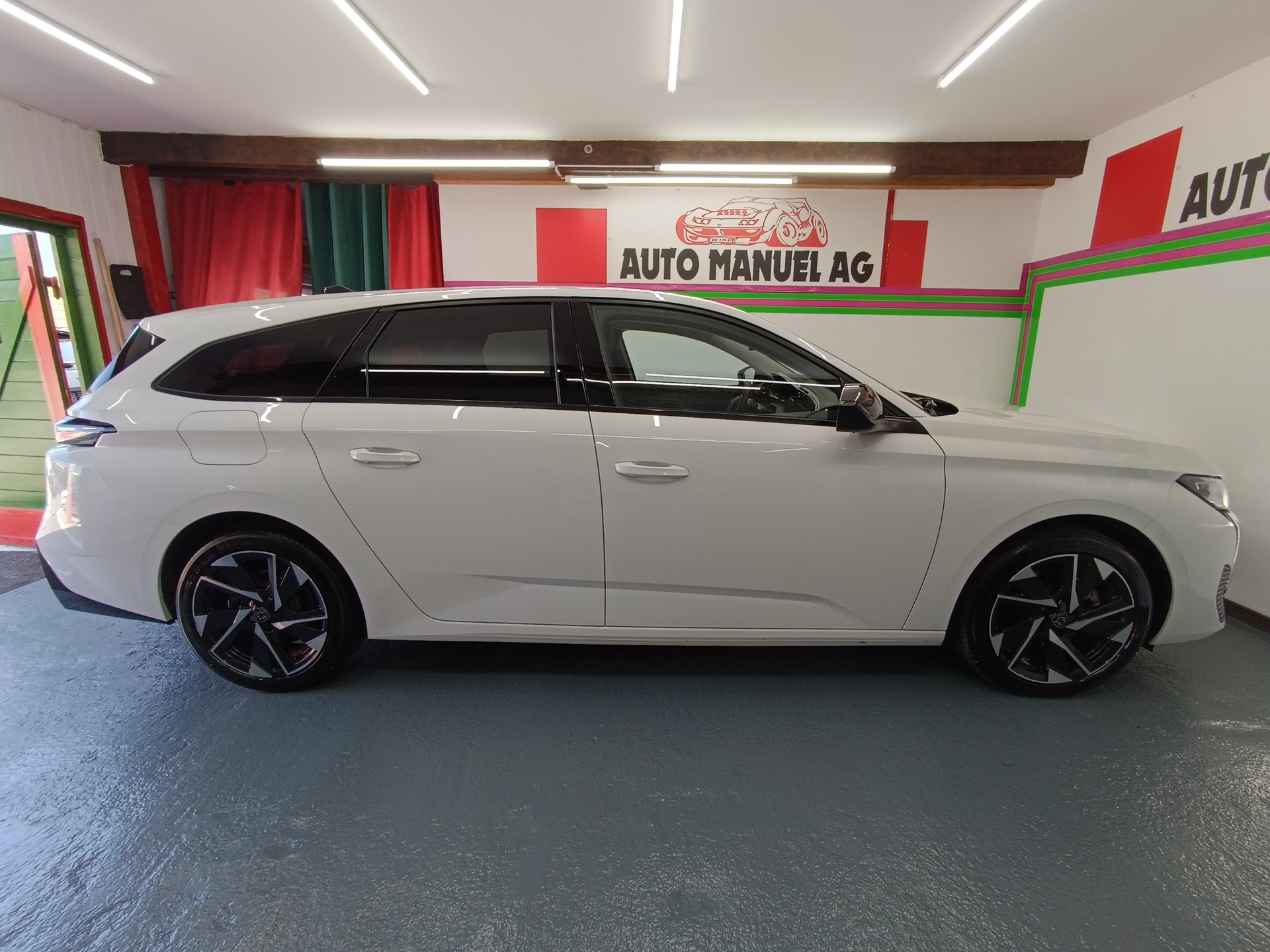 PEUGEOT 308 SW 1.5 BlueHDI Allure Pack EAT8-image-3