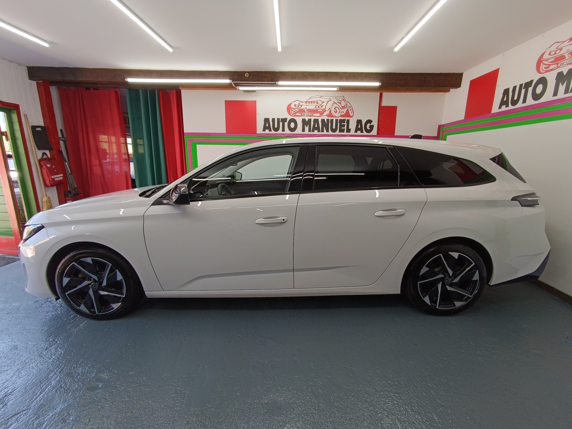 PEUGEOT 308 SW 1.5 BlueHDI Allure Pack EAT8-image-4