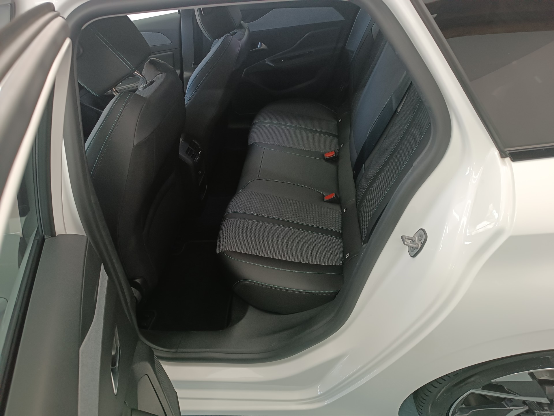 PEUGEOT 308 SW 1.5 BlueHDI Allure Pack EAT8-image-12